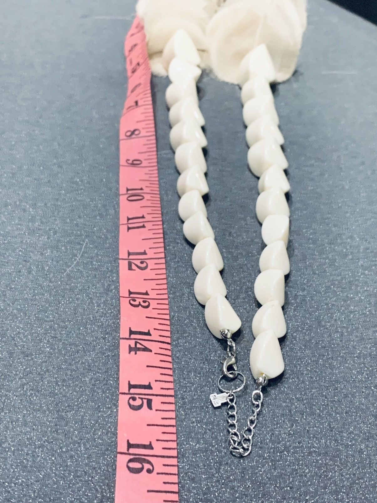 Jewelry VINTAGE LANVIN WHITE BEADED RIBBONS NECKLACE Size ONE SIZE - 5 Thumbnail
