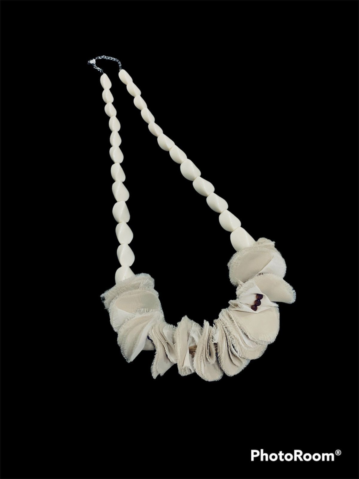 Jewelry VINTAGE LANVIN WHITE BEADED RIBBONS NECKLACE Size ONE SIZE - 1 Thumbnail