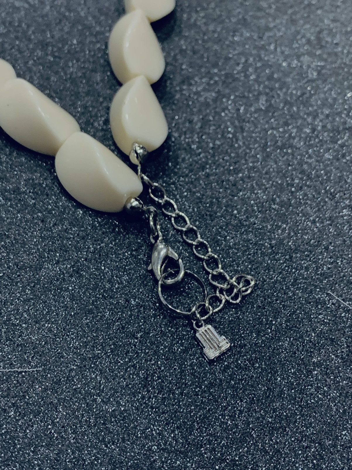 Jewelry VINTAGE LANVIN WHITE BEADED RIBBONS NECKLACE Size ONE SIZE - 3 Thumbnail