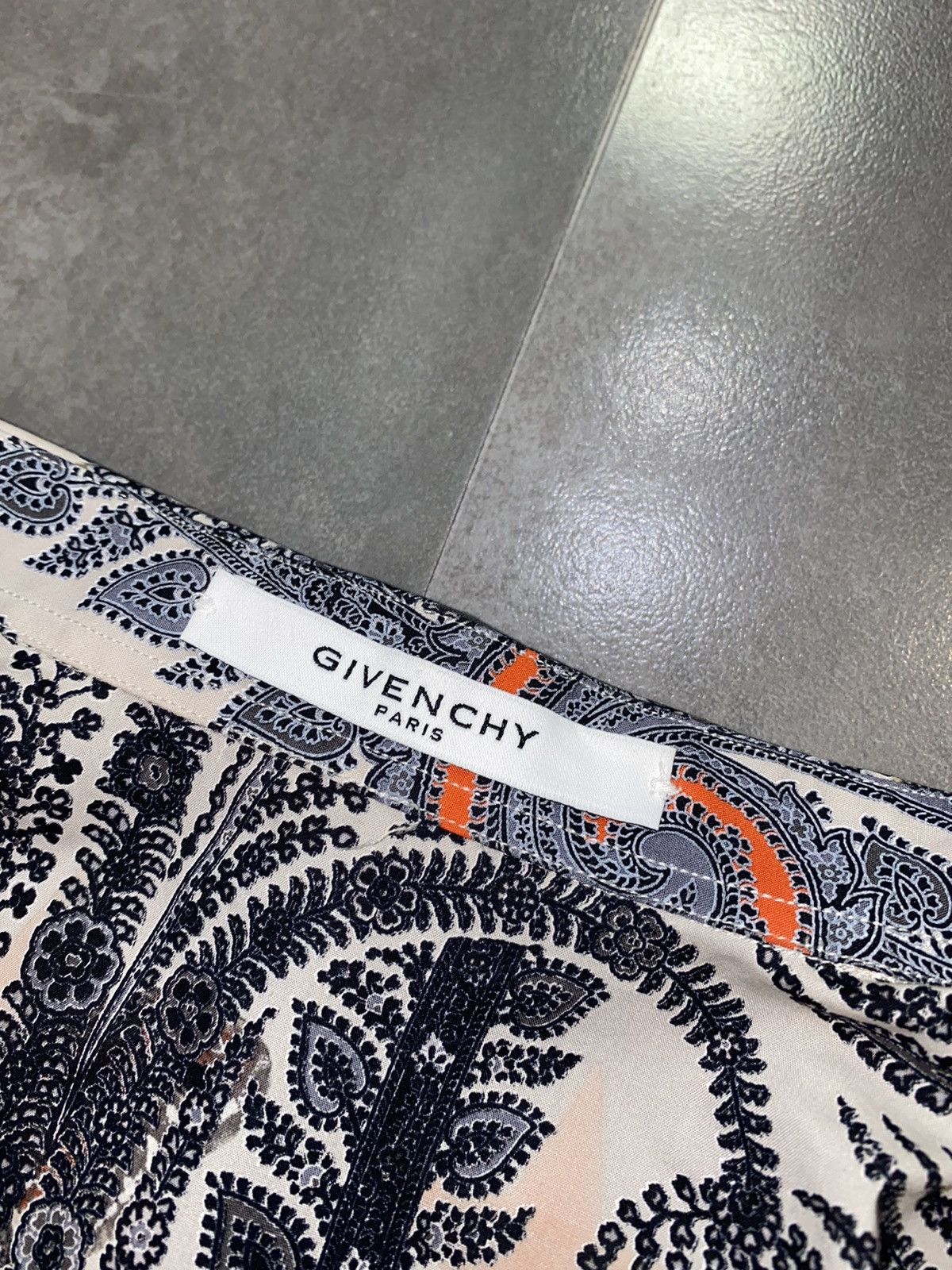 Givenchy Givenchy Paisley Butterfly Abstract All Over Printed Shirt Size US M / EU 48-50 / 2 - 15 Thumbnail