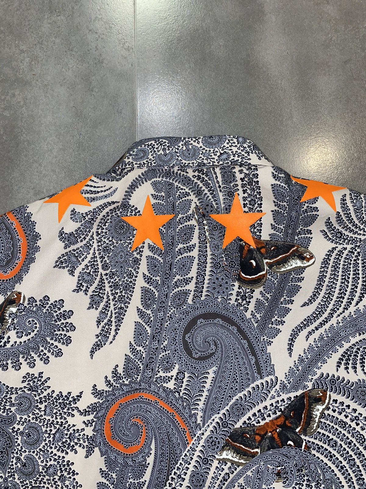 Givenchy Givenchy Paisley Butterfly Abstract All Over Printed Shirt Size US M / EU 48-50 / 2 - 13 Thumbnail