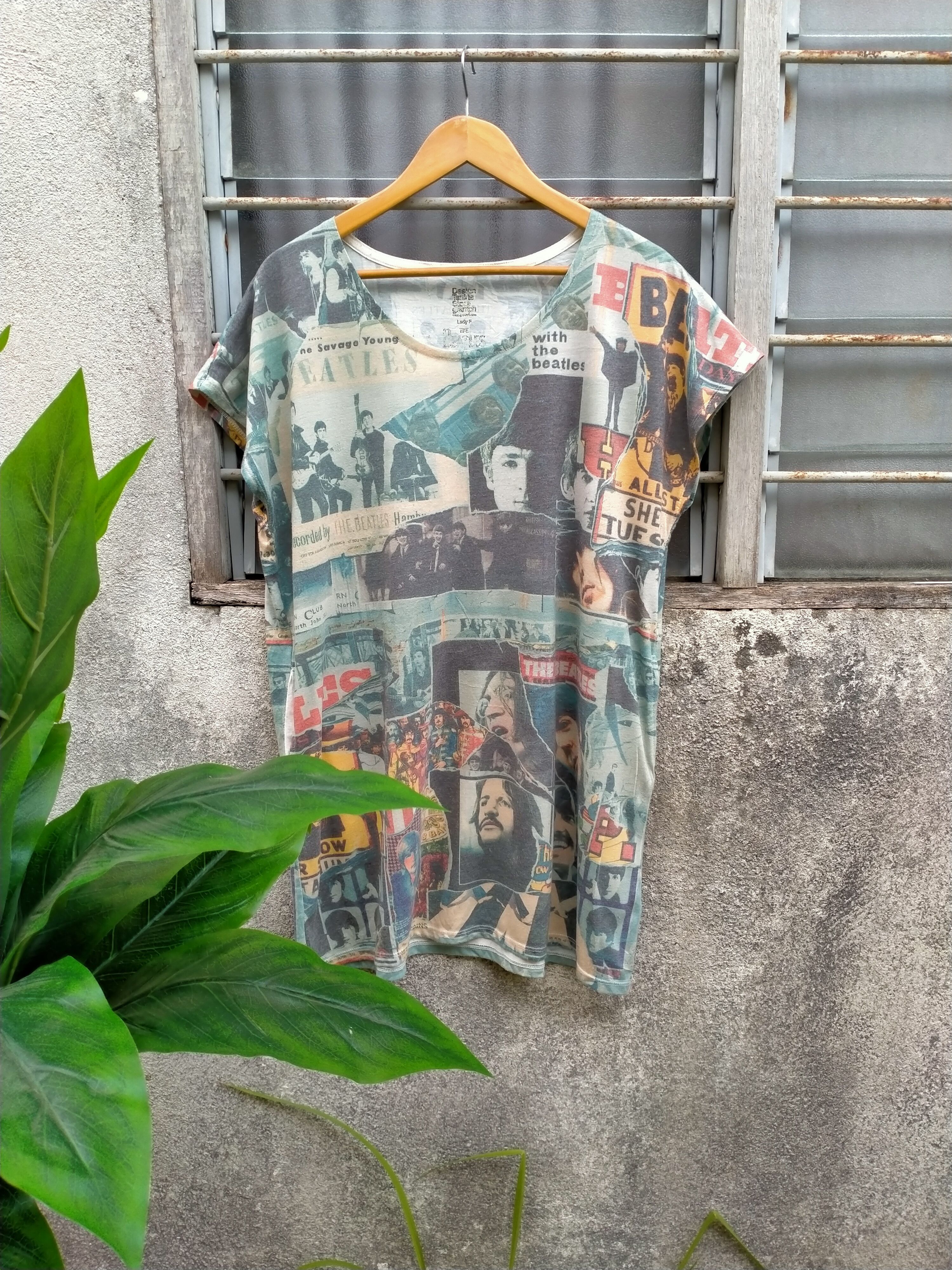 Band Tees ⚡️Steals⚡️ The Beatles Full Printed tee Size L / US 10 / IT 46 - 1 Thumbnail