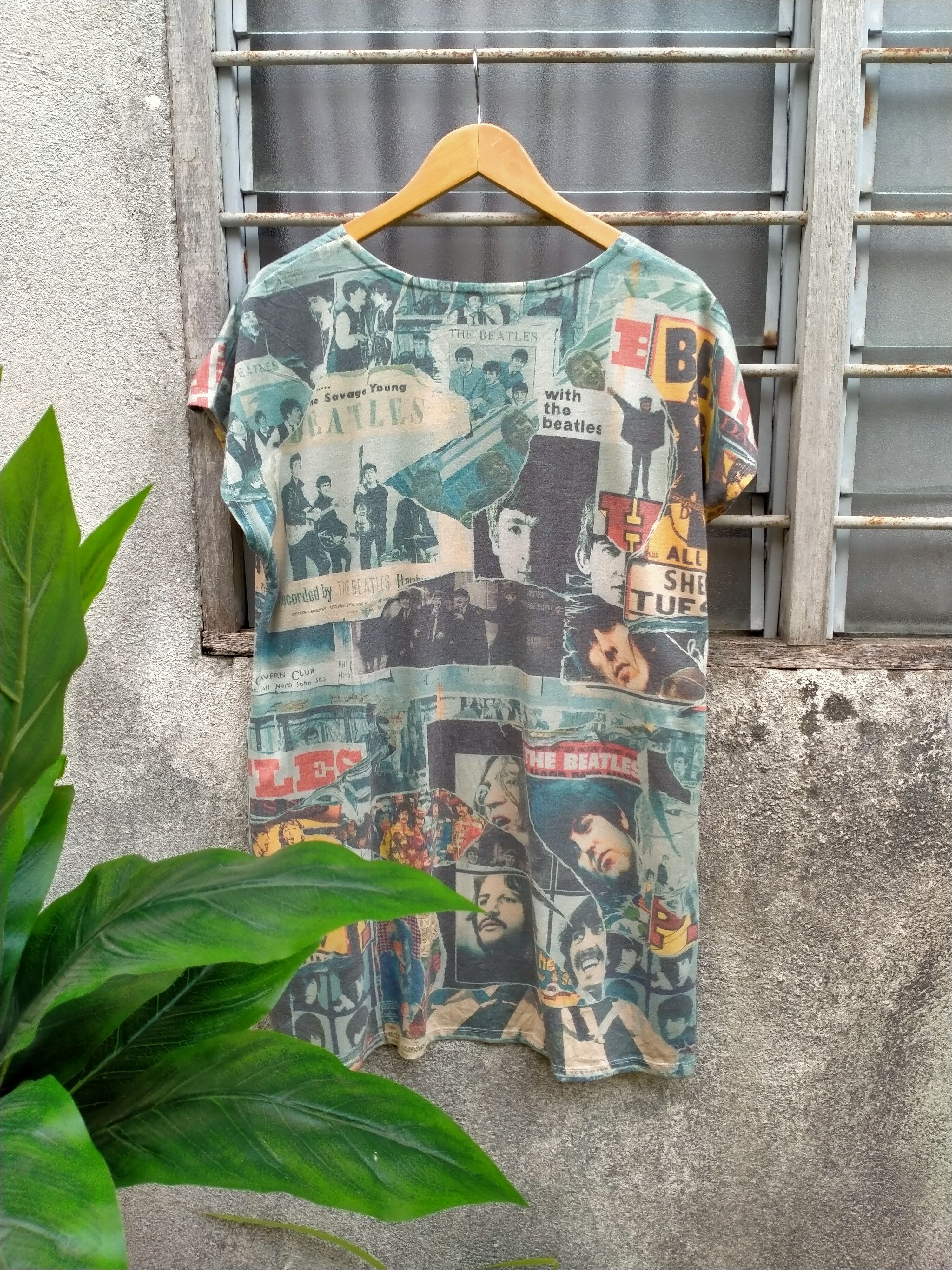 Band Tees ⚡️Steals⚡️ The Beatles Full Printed tee Size L / US 10 / IT 46 - 2 Thumbnail