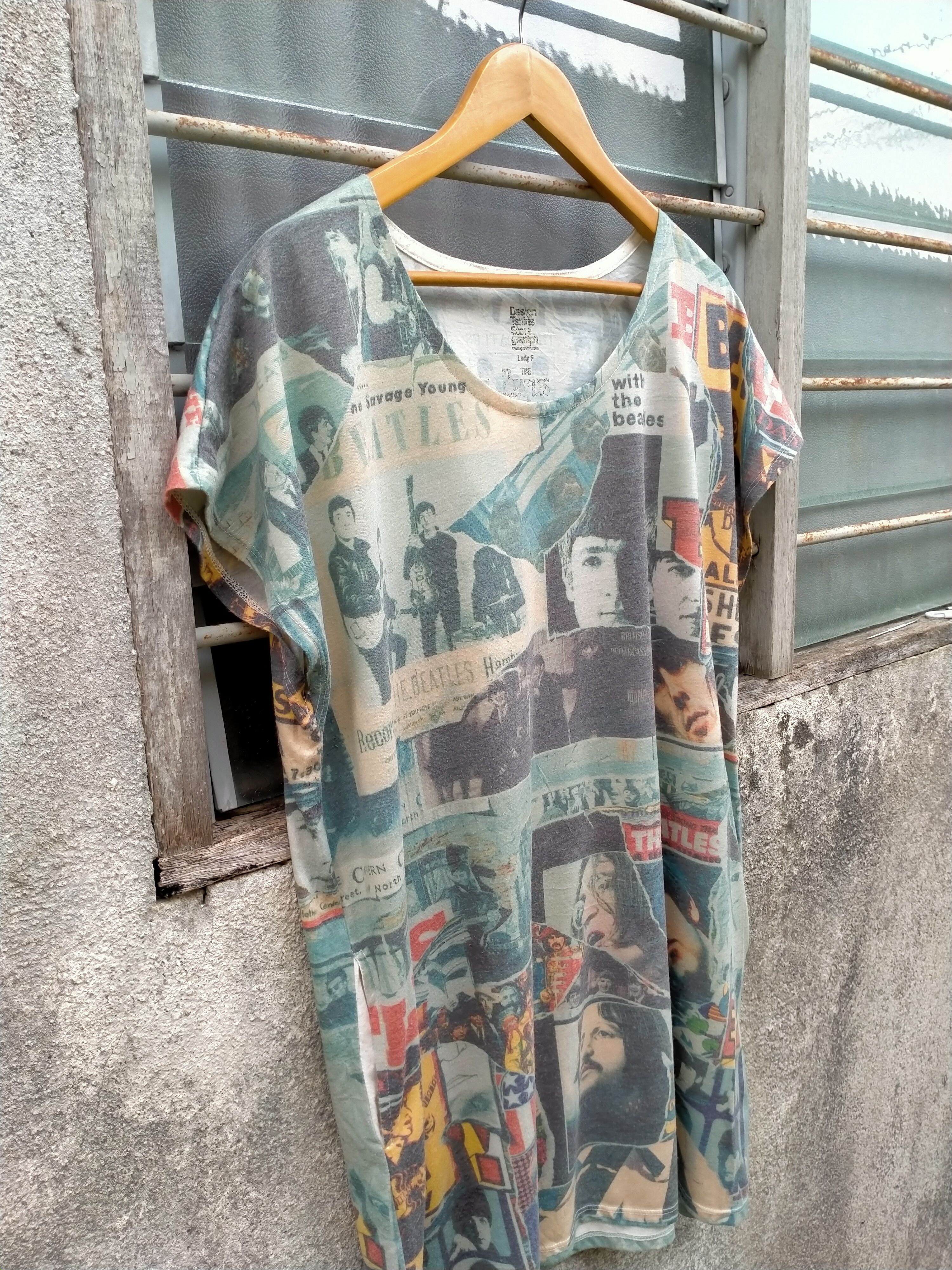 Band Tees ⚡️Steals⚡️ The Beatles Full Printed tee Size L / US 10 / IT 46 - 4 Thumbnail