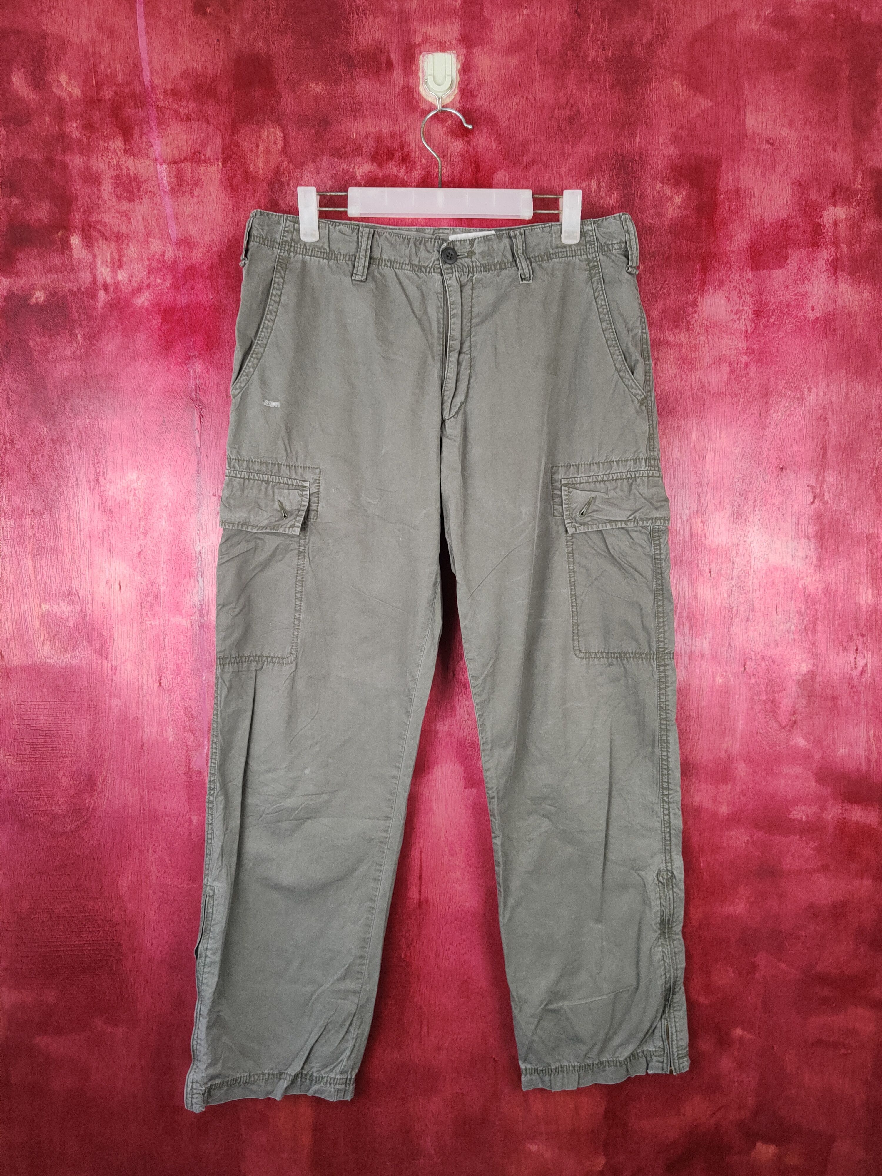 Japanese Brand × Uniqlo Uniqlo Army Green Multi Pocket Tactical Cargo Pants #5308 Size US 32 / EU 48 - 1 Thumbnail