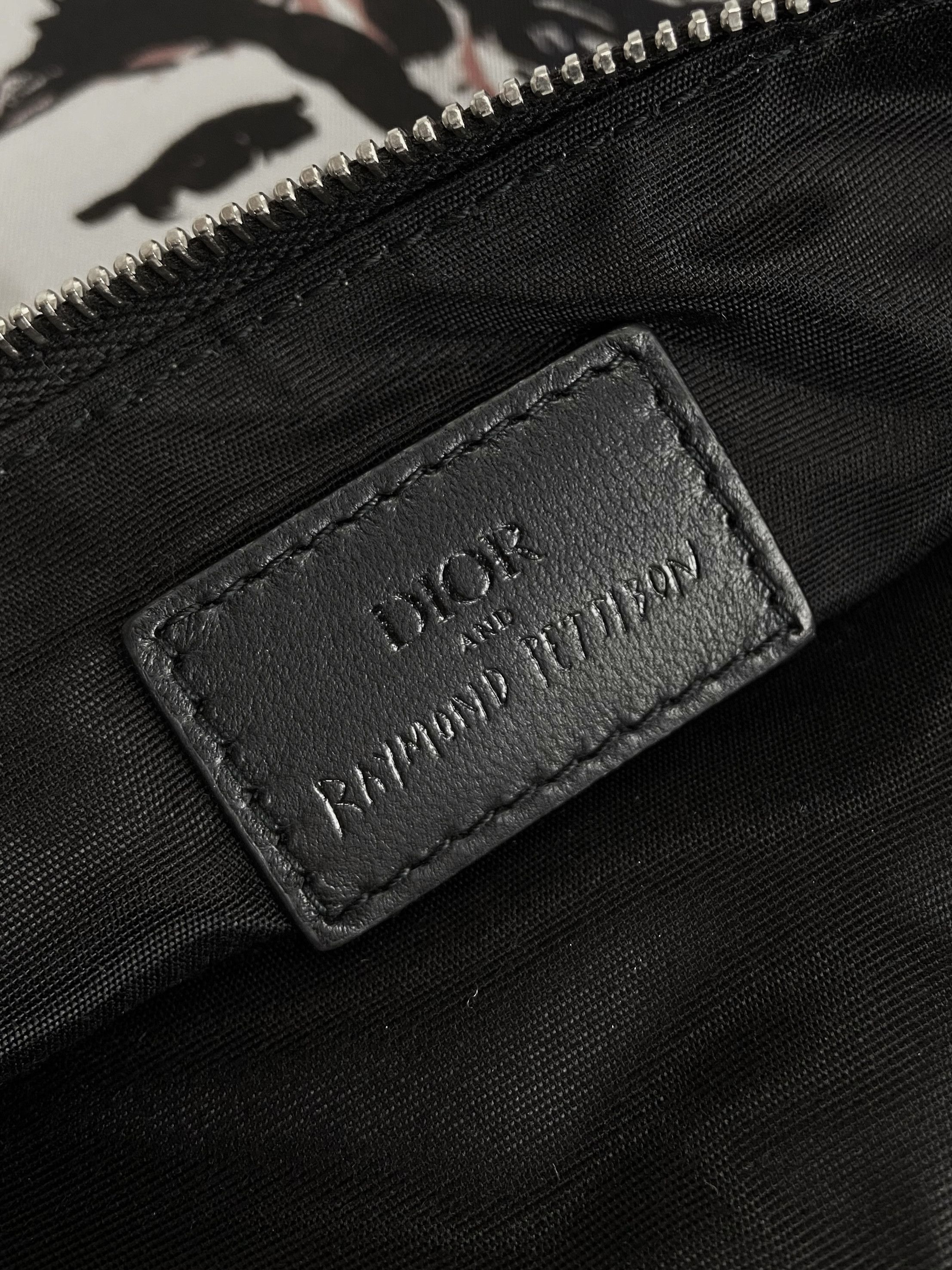 Dior A/W 2019 Raymond Pettibon Pouch, new & unused (Bag, Invite) Size ONE SIZE - 8 Thumbnail