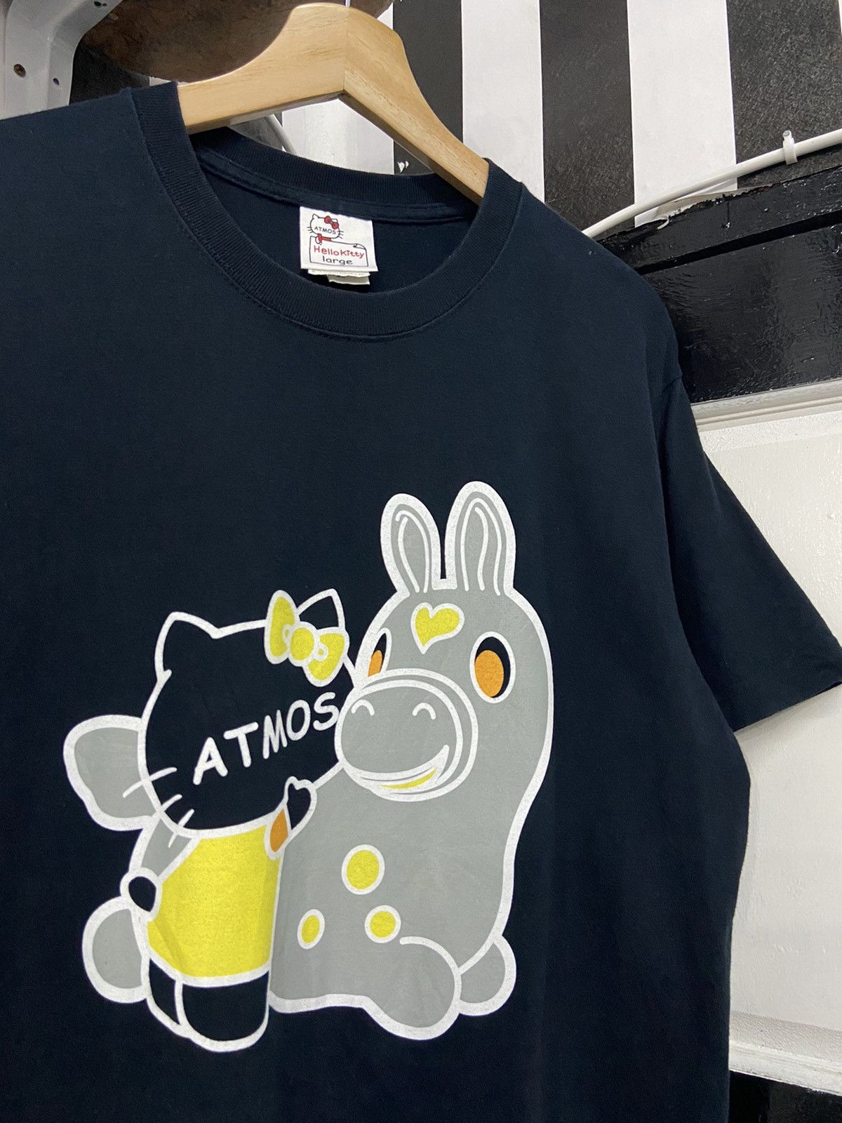 Japanese Brand × atmos Hello kitty X Atmos Japan Rare Collectible Tshirt Size US M / EU 48-50 / 2 - 4 Thumbnail