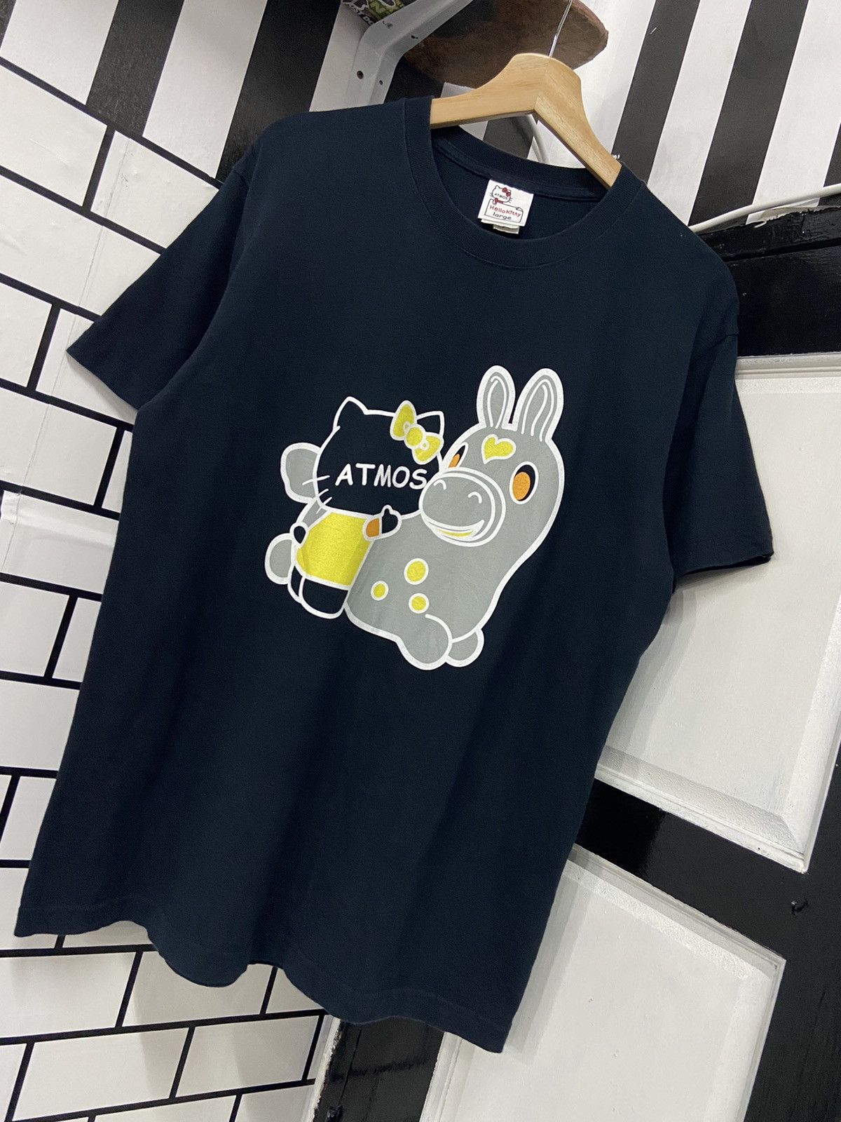 Japanese Brand × atmos Hello kitty X Atmos Japan Rare Collectible Tshirt Size US M / EU 48-50 / 2 - 3 Thumbnail