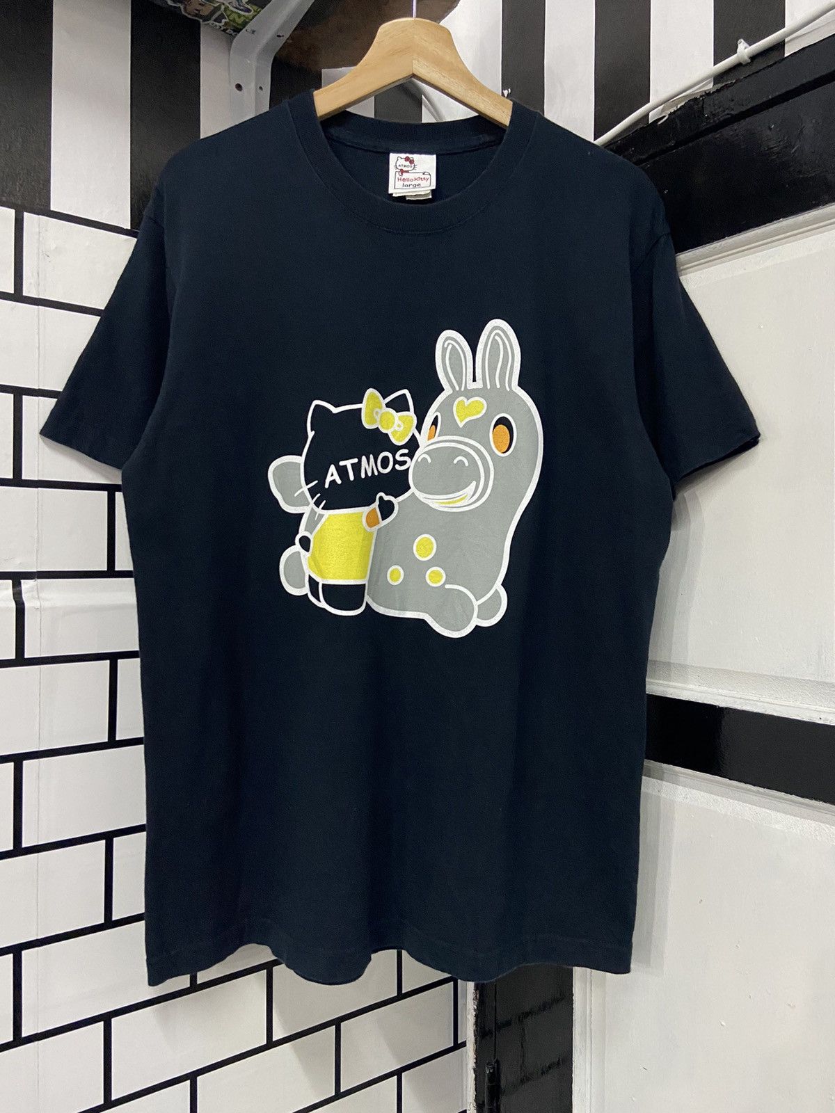 Japanese Brand × atmos Hello kitty X Atmos Japan Rare Collectible Tshirt Size US M / EU 48-50 / 2 - 1 Thumbnail