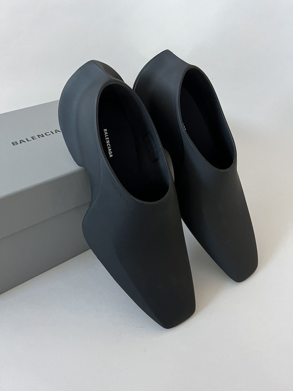 BALENCIAGA】22SS SPACE SHOE マットブラック