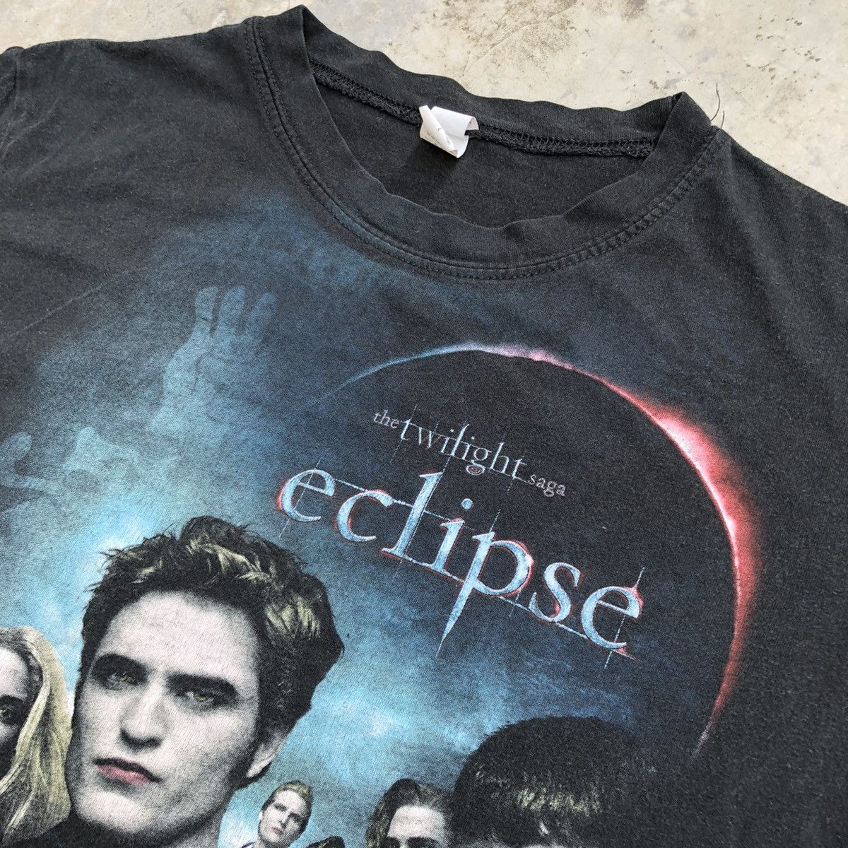 Vintage Vintage Y2K Twilight Eclipse Movie Tshirt Size US L / EU 52-54 / 3 - 2 Thumbnail