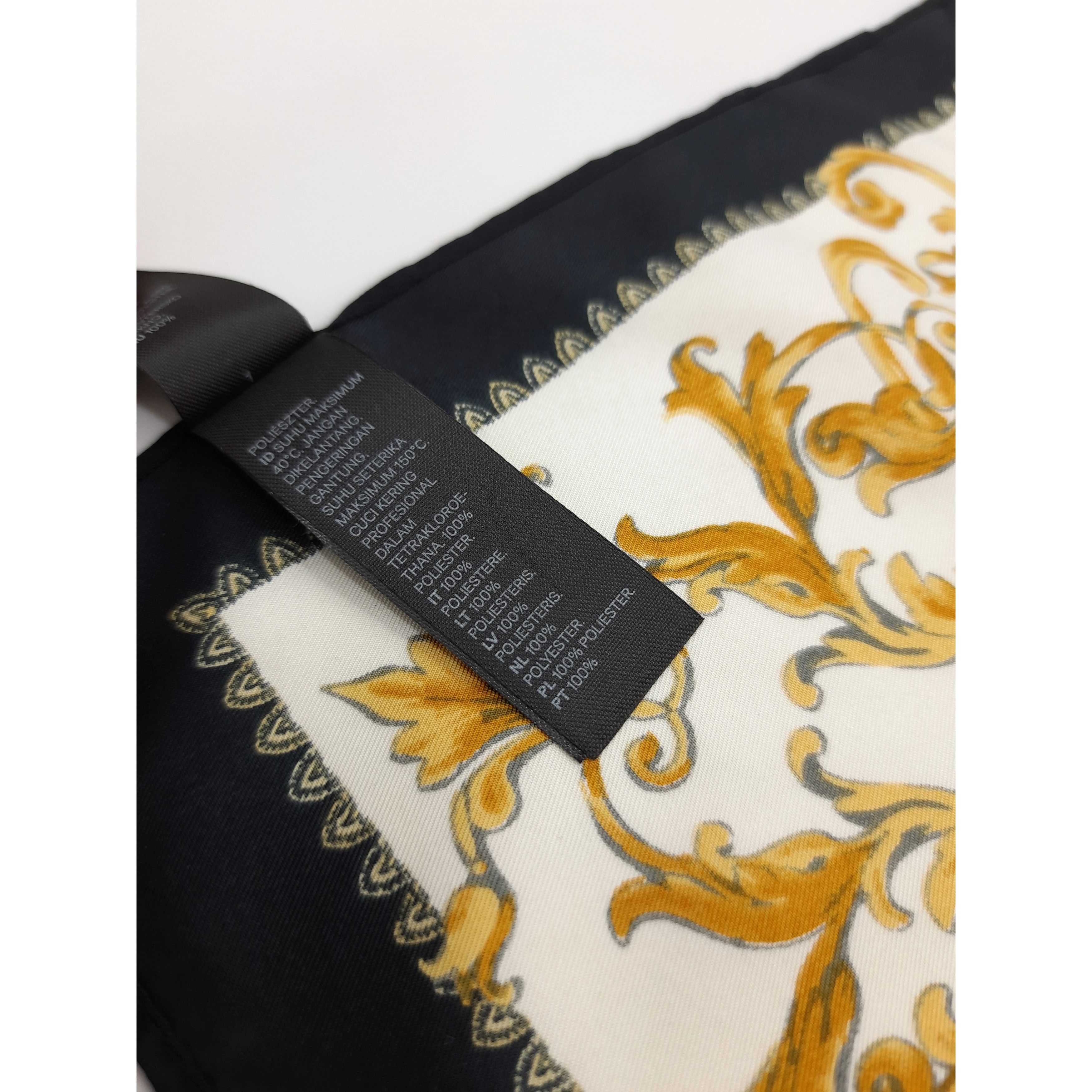 H&M × Vintage H&M Silk Scarf / Neckerchief - HK345 Size ONE SIZE - 6 Thumbnail