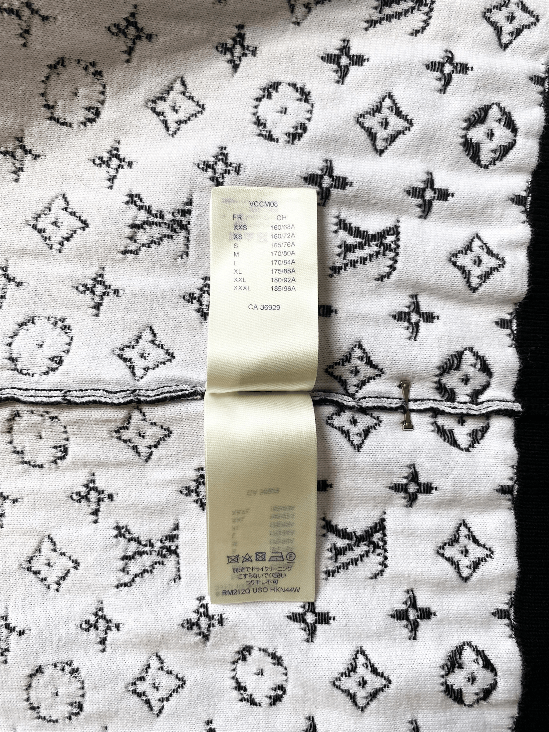 Louis Vuitton Louis Vuitton Black Monogram Gradient Sweater Size US M / EU 48-50 / 2 - 6 Thumbnail