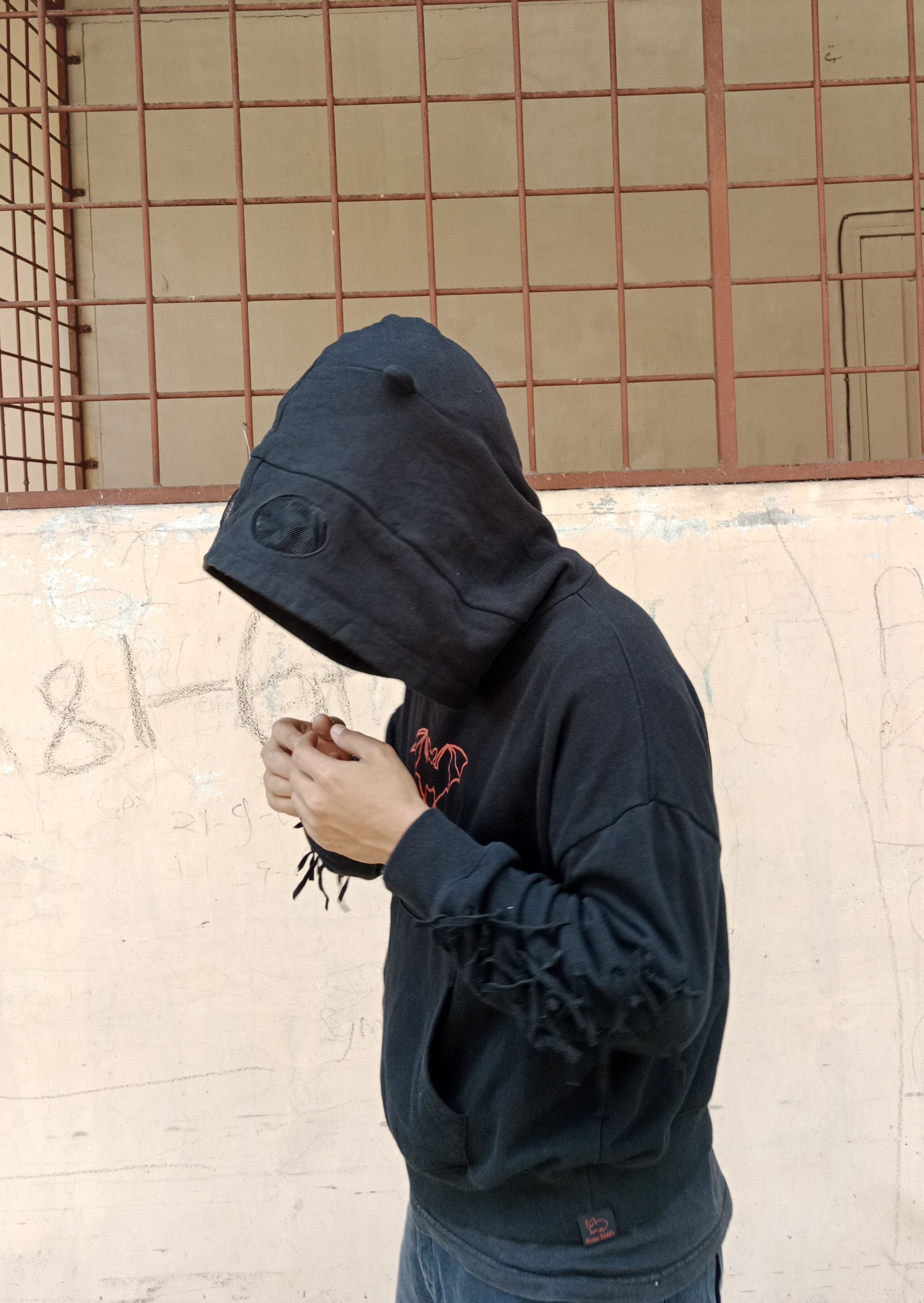 Japanese Brand Kenshi Yonezu Bat Komori Cropped Hoodie Size M / US 6-8 / IT 42-44 - 7 Thumbnail