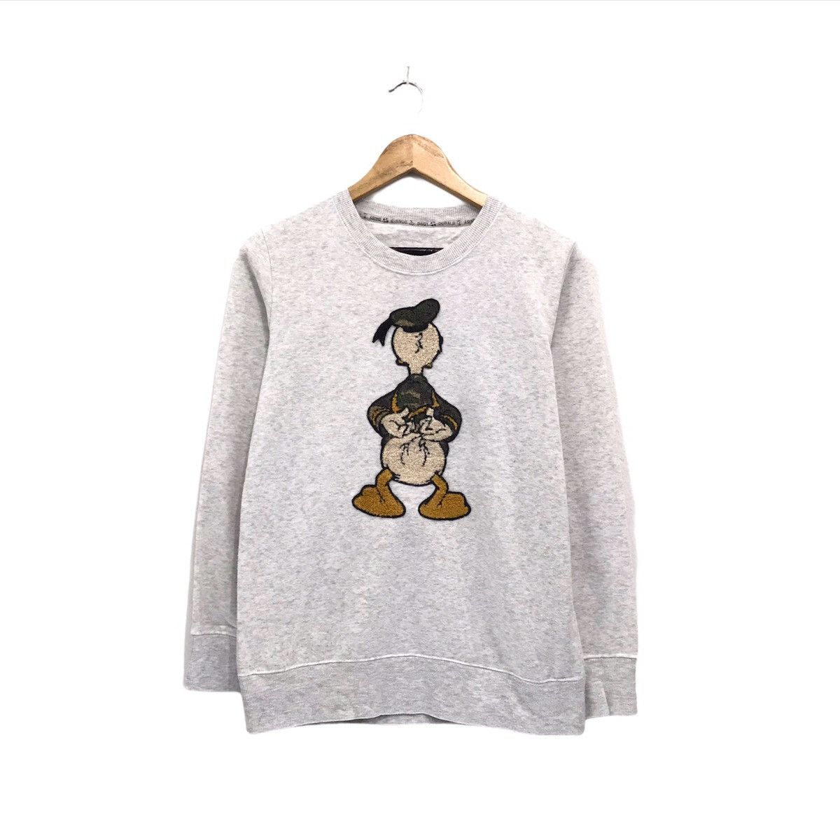 Cartoon Network × Disney × Vintage Vintage Disney Cartoon Donald Duck Camo Design Sweatshirt Size US S / EU 44-46 / 1 - 1 Thumbnail