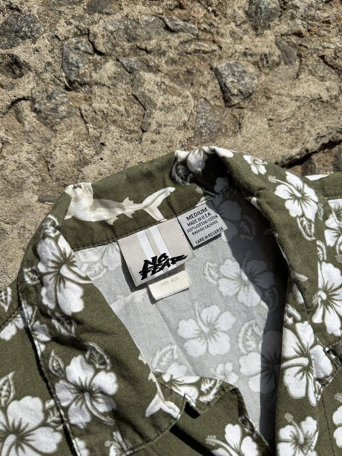 No Fear × Vintage Vintage 90s No Fear Sharks & Flowers USA Aloha Shirt Size US M / EU 48-50 / 2 - 4 Thumbnail