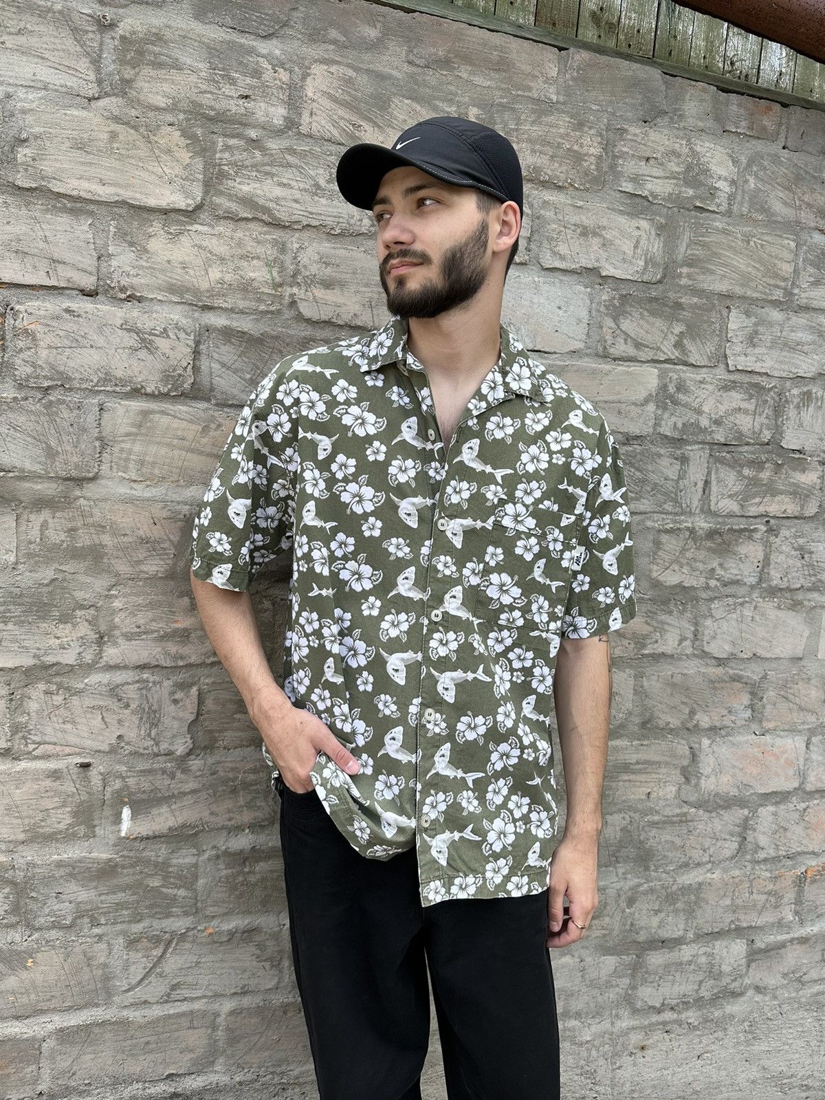 No Fear × Vintage Vintage 90s No Fear Sharks & Flowers USA Aloha Shirt Size US M / EU 48-50 / 2 - 1 Thumbnail