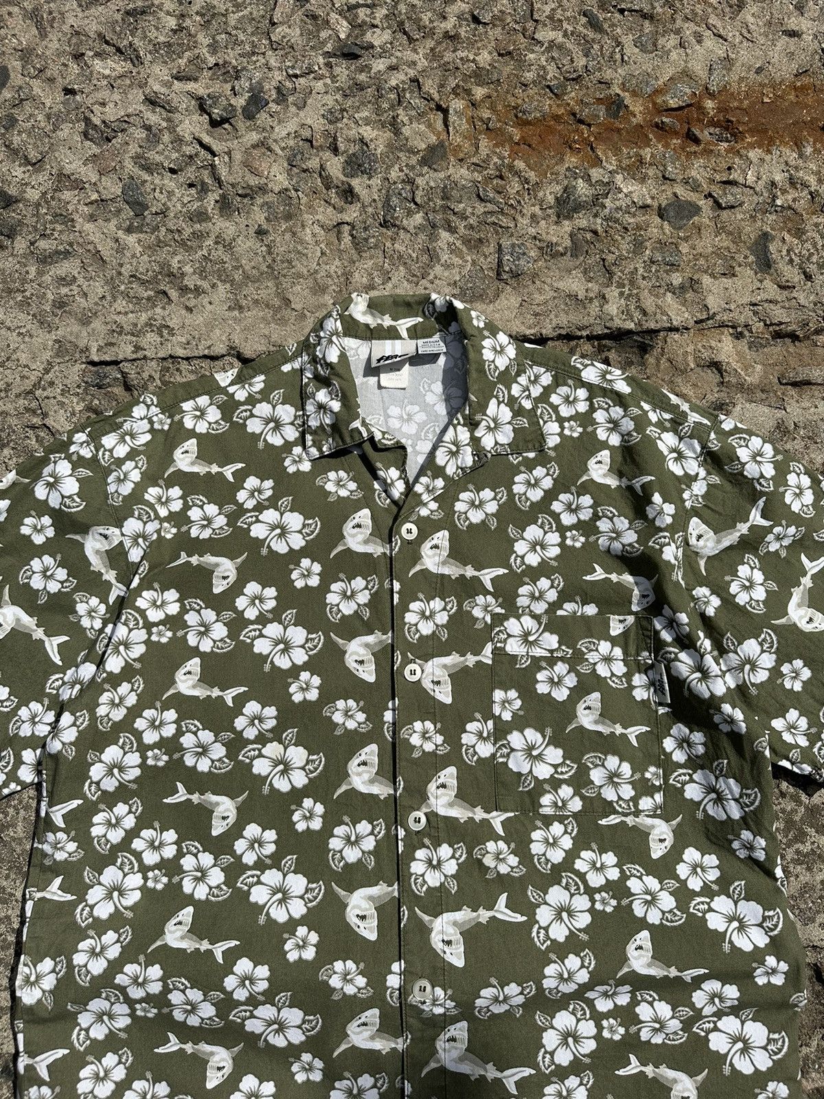 No Fear × Vintage Vintage 90s No Fear Sharks & Flowers USA Aloha Shirt Size US M / EU 48-50 / 2 - 3 Thumbnail