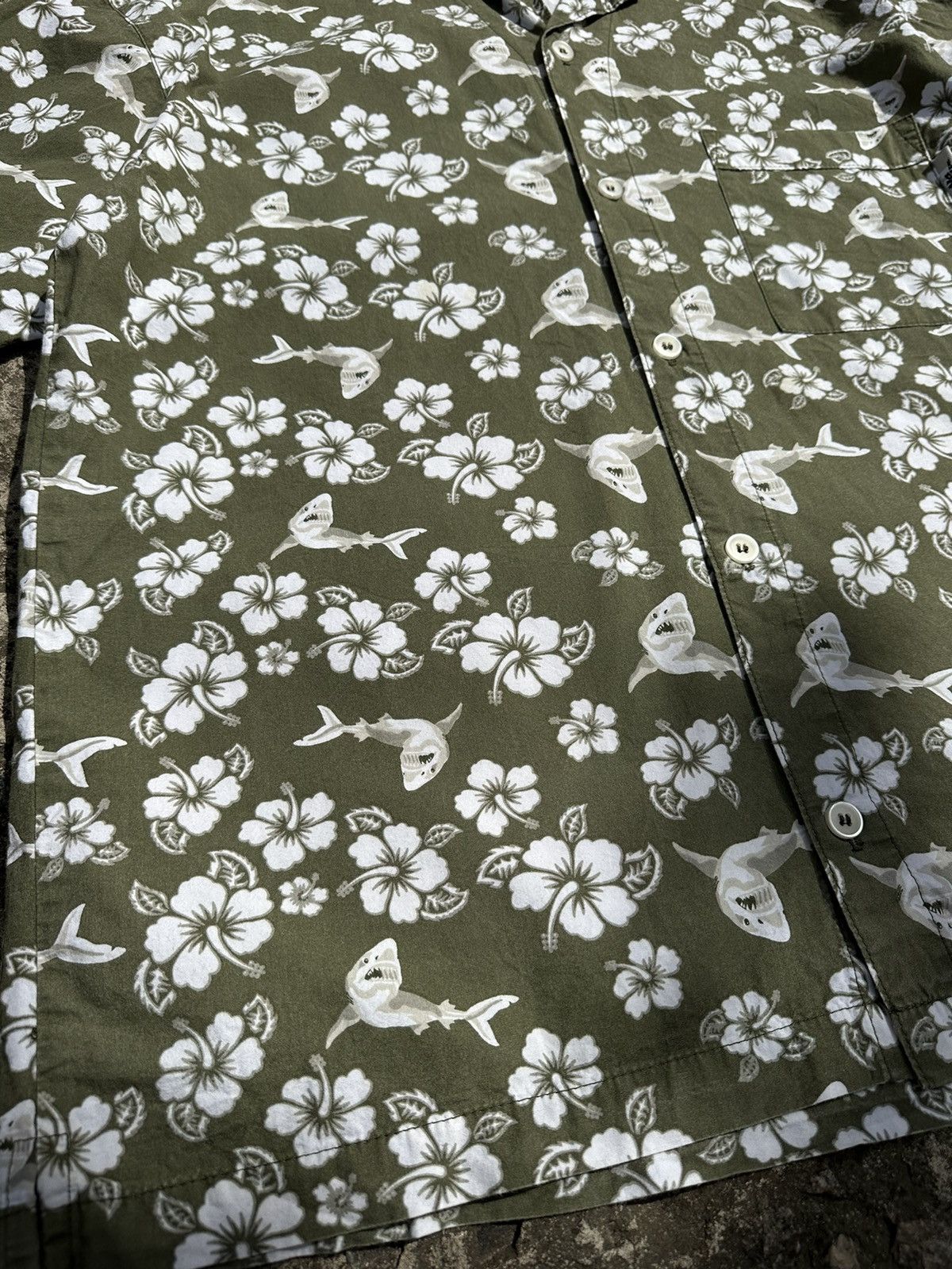 No Fear × Vintage Vintage 90s No Fear Sharks & Flowers USA Aloha Shirt Size US M / EU 48-50 / 2 - 6 Thumbnail