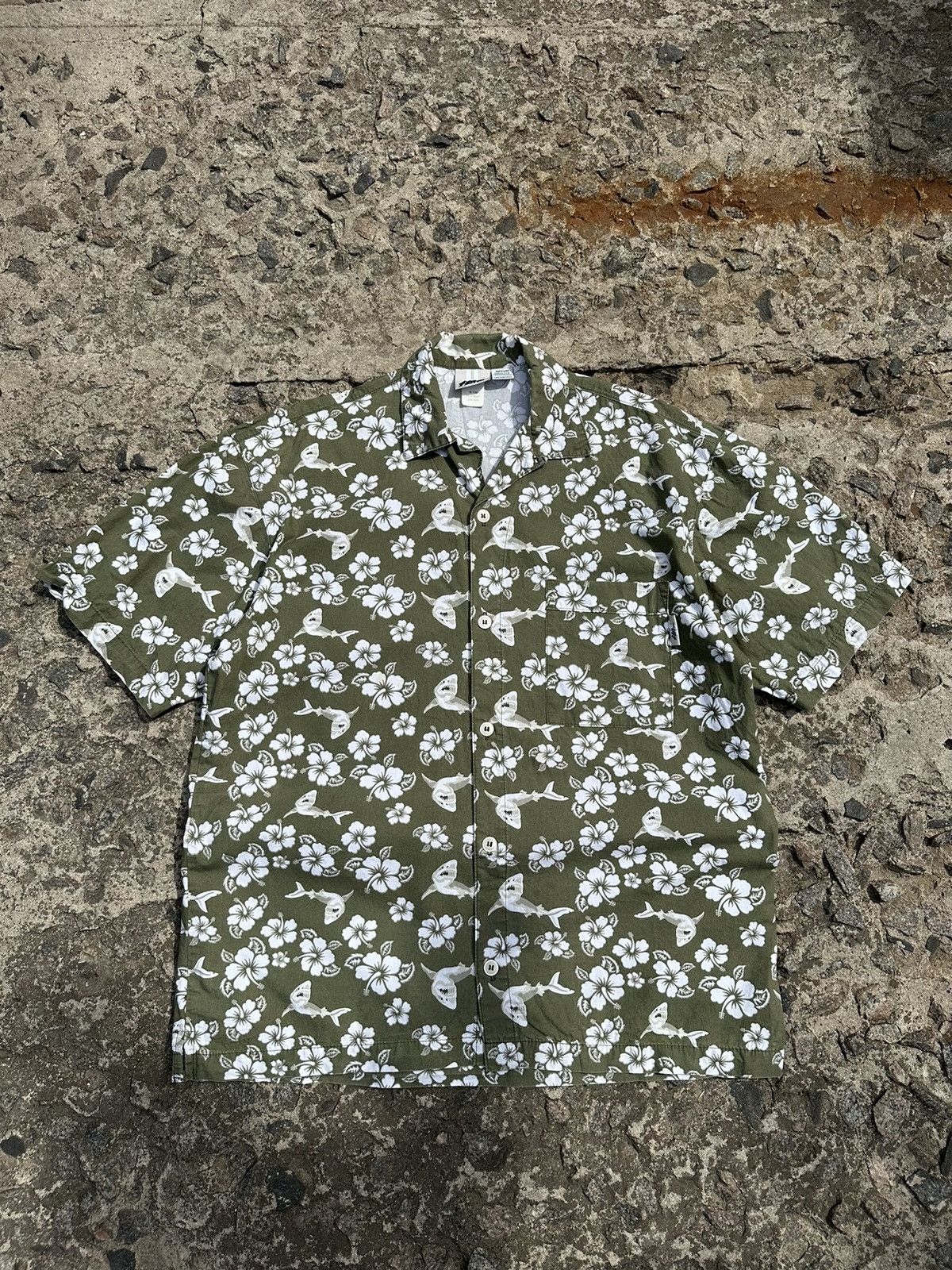 No Fear × Vintage Vintage 90s No Fear Sharks & Flowers USA Aloha Shirt Size US M / EU 48-50 / 2 - 2 Thumbnail