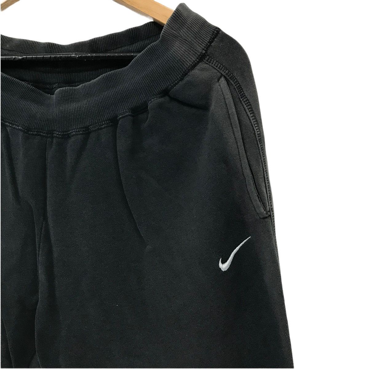 Nike × Vintage Vintage Nike Sweatpants Black Faded Size US 33 - 4 Thumbnail