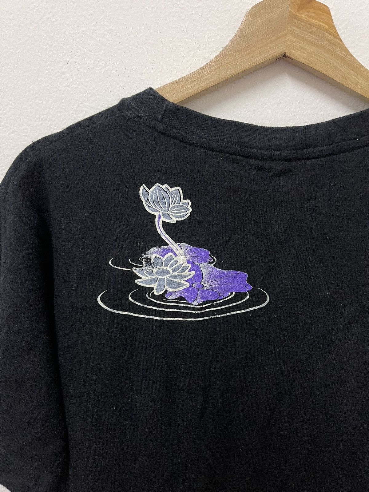 Vintage Vintage Koi Fish Sukajan Big Logo Tshirt Size US S / EU 44-46 / 1 - 3 Thumbnail