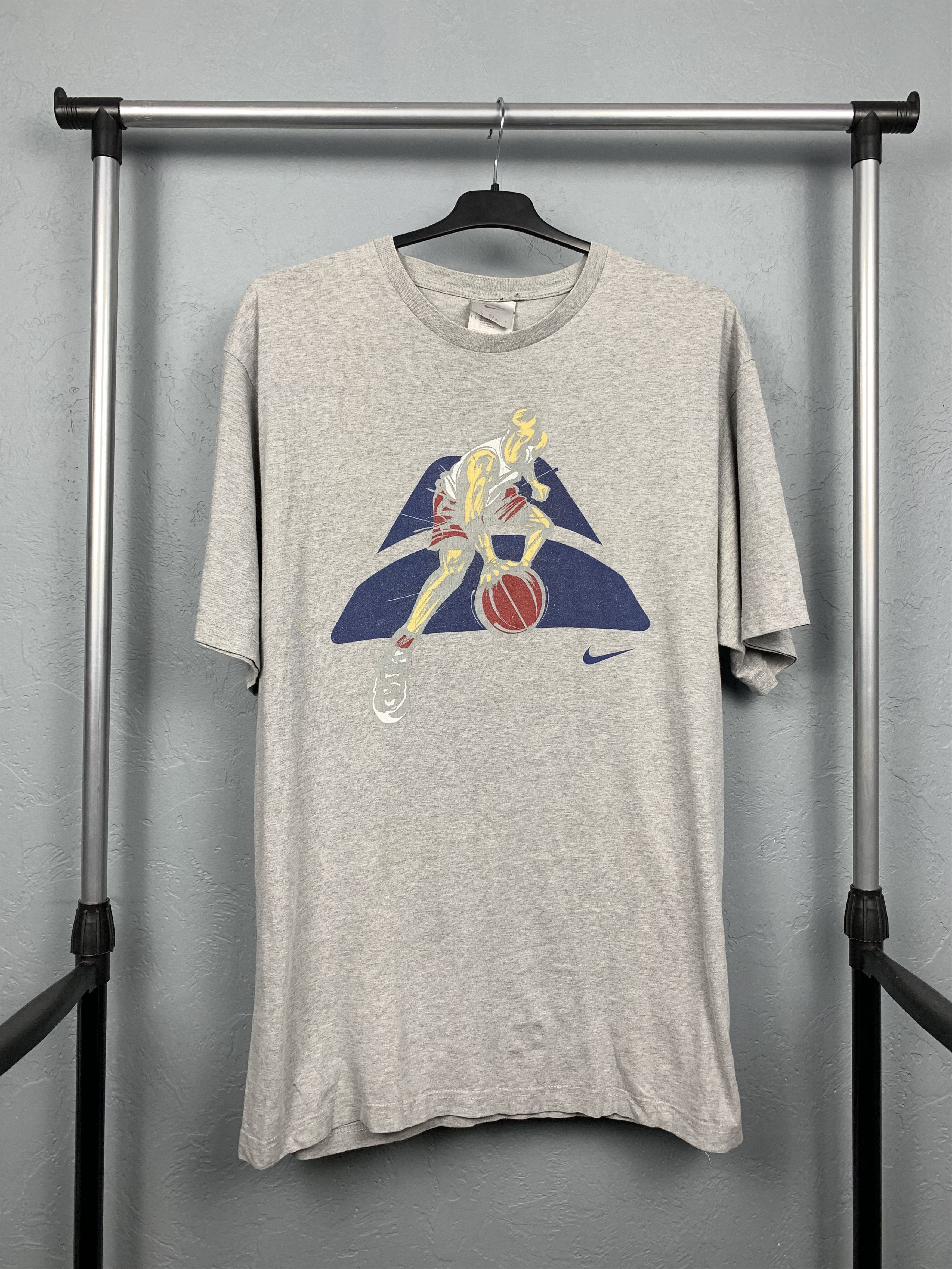 Nike × Vintage 90'S Vintage Nike Basketball T-Shirt Tee Size US L / EU 52-54 / 3 - 1 Thumbnail