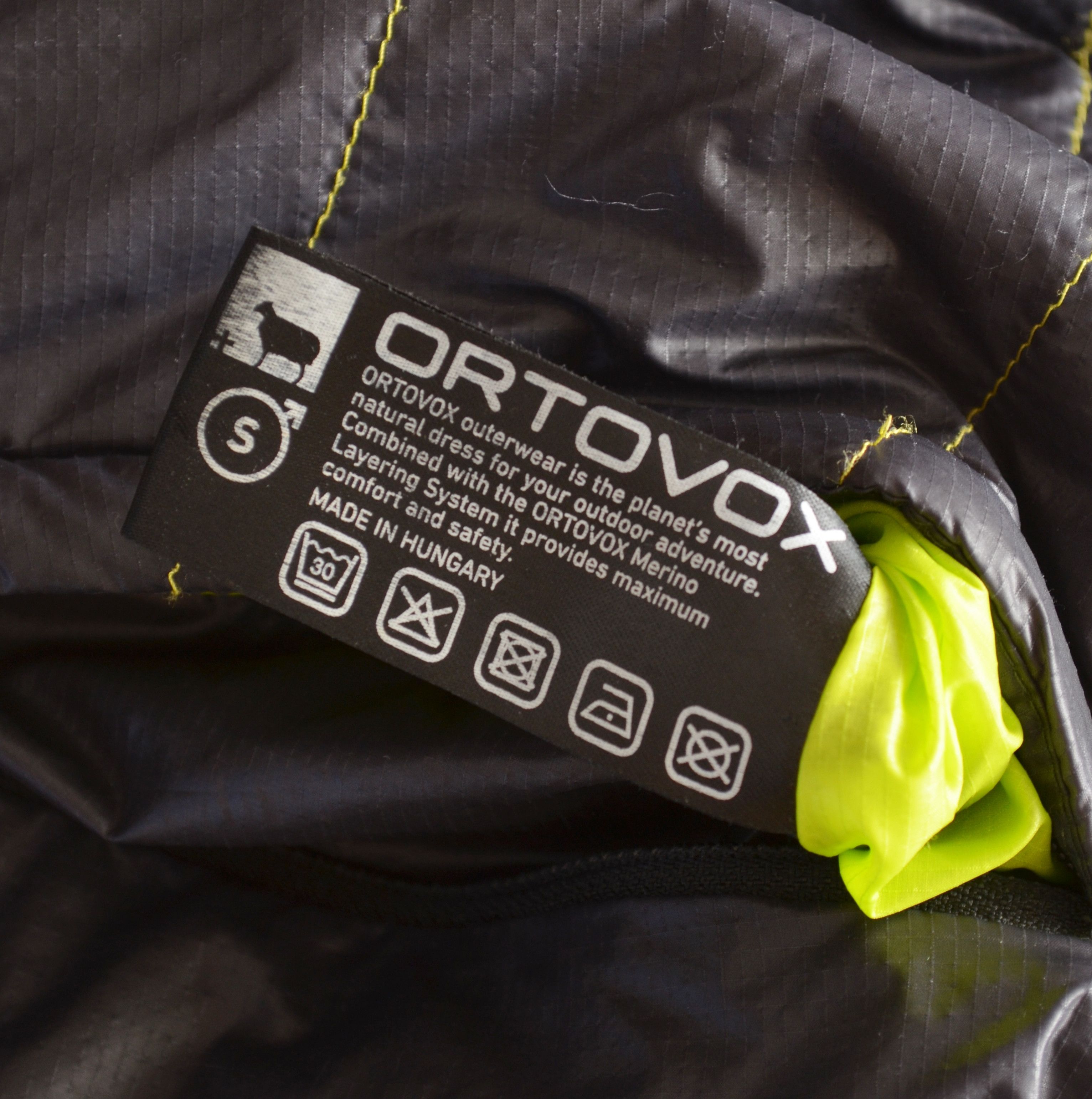 ORTOVOX Ortovox Swisswool Insulated Reversible Black Lime Jacket S Size US S / EU 44-46 / 1 - 9 Thumbnail