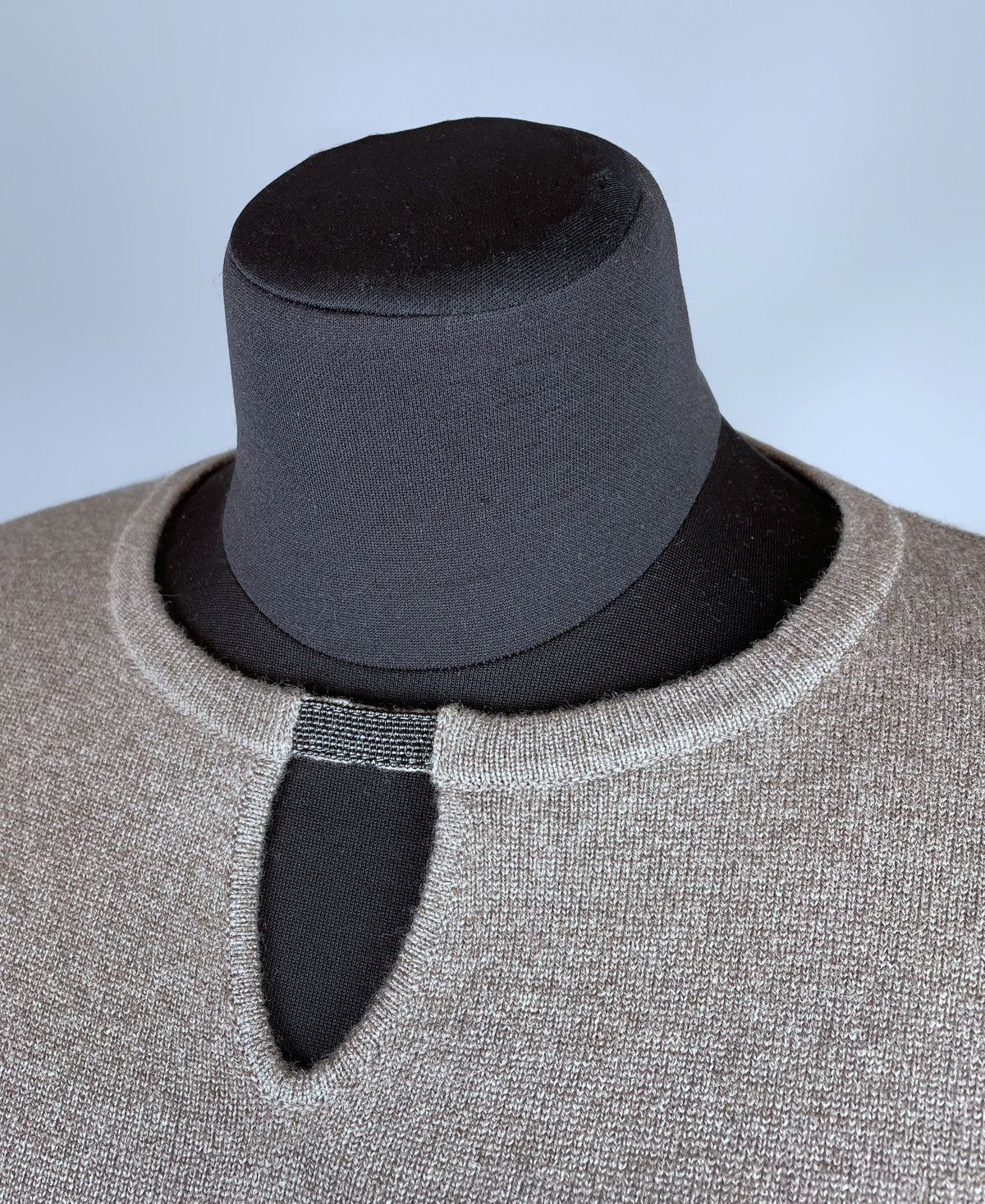 Brunello Cucinelli Brunello Cucinelli Cashmere Wool Keyhole Neck Sweater Size L Size L / US 10 / IT 46 - 10 Thumbnail