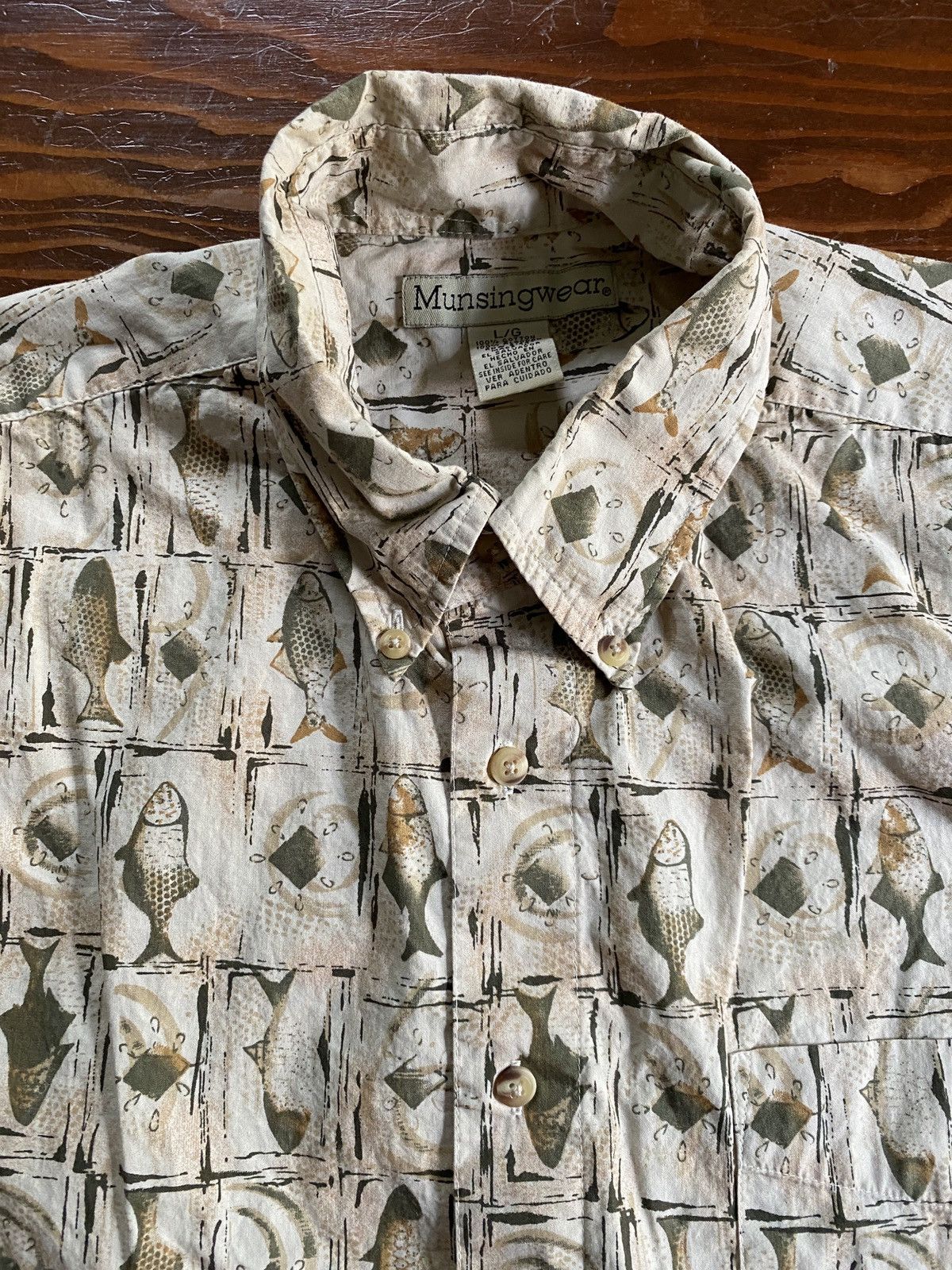 Vintage Vintage 90’s Munsingwear Fish All Over Button Up Size US L / EU 52-54 / 3 - 3 Thumbnail