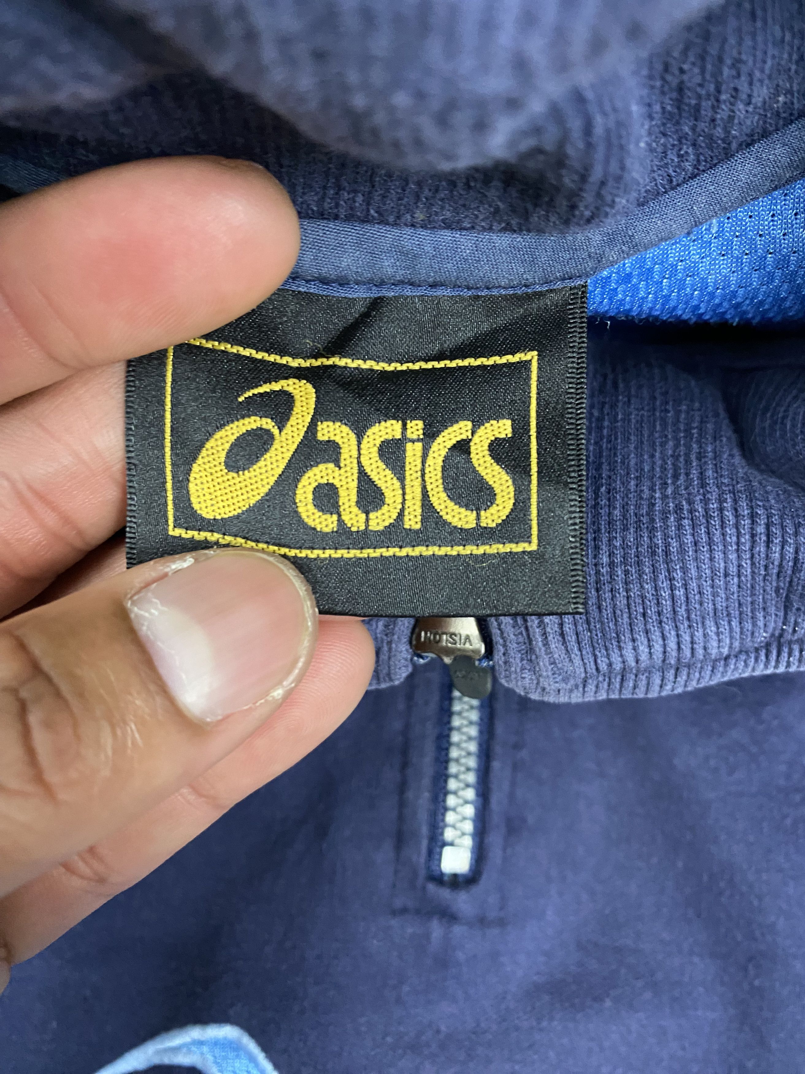 Asics Vintage Aasics Football Gear Sweatshirt Size US L / EU 52-54 / 3 - 7 Thumbnail
