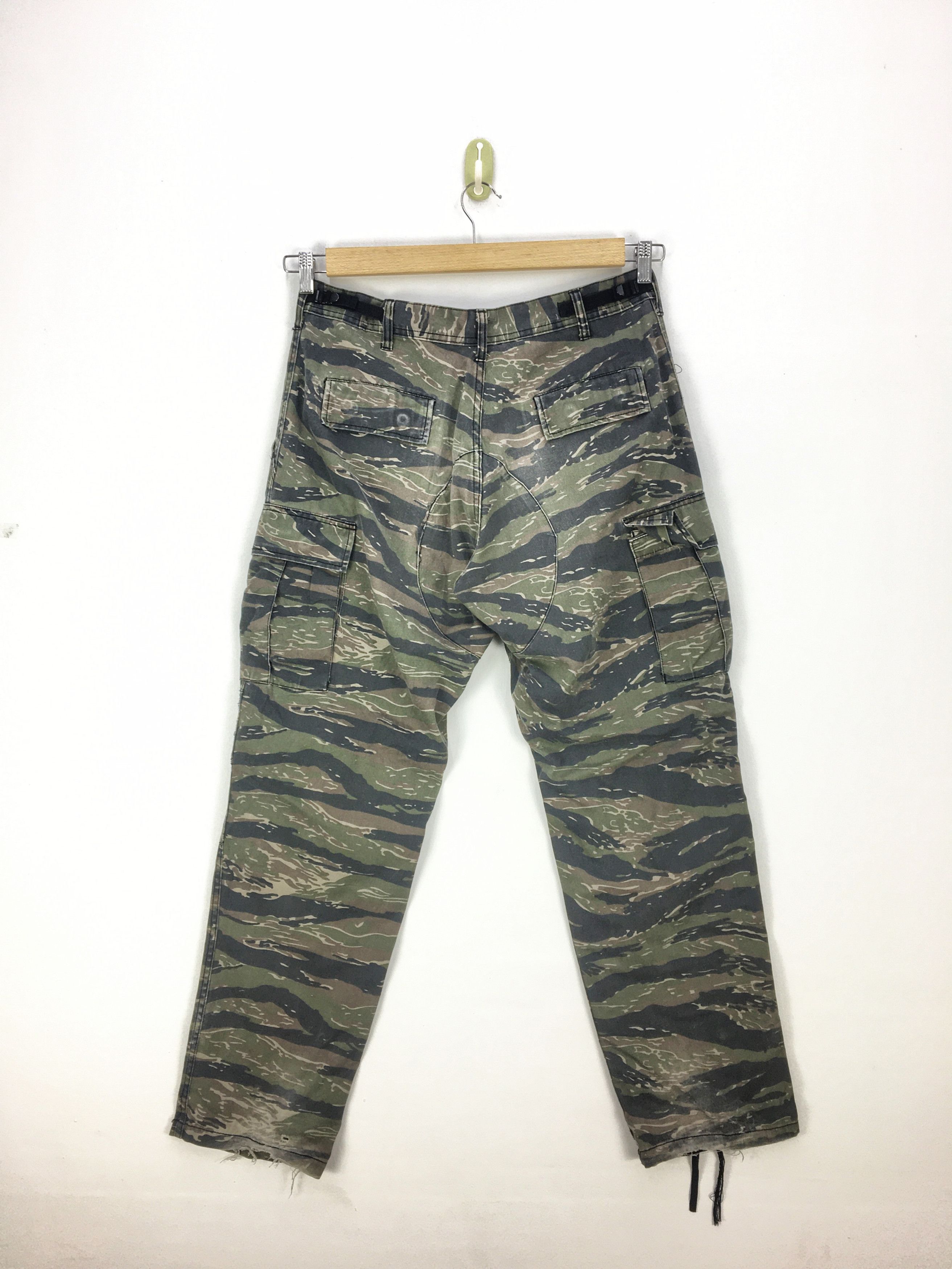 Japanese Brand × Vintage Japanese Military Cargo Pants Camouflage Tiger Stripe Size US 30 / EU 46 - 2 Thumbnail
