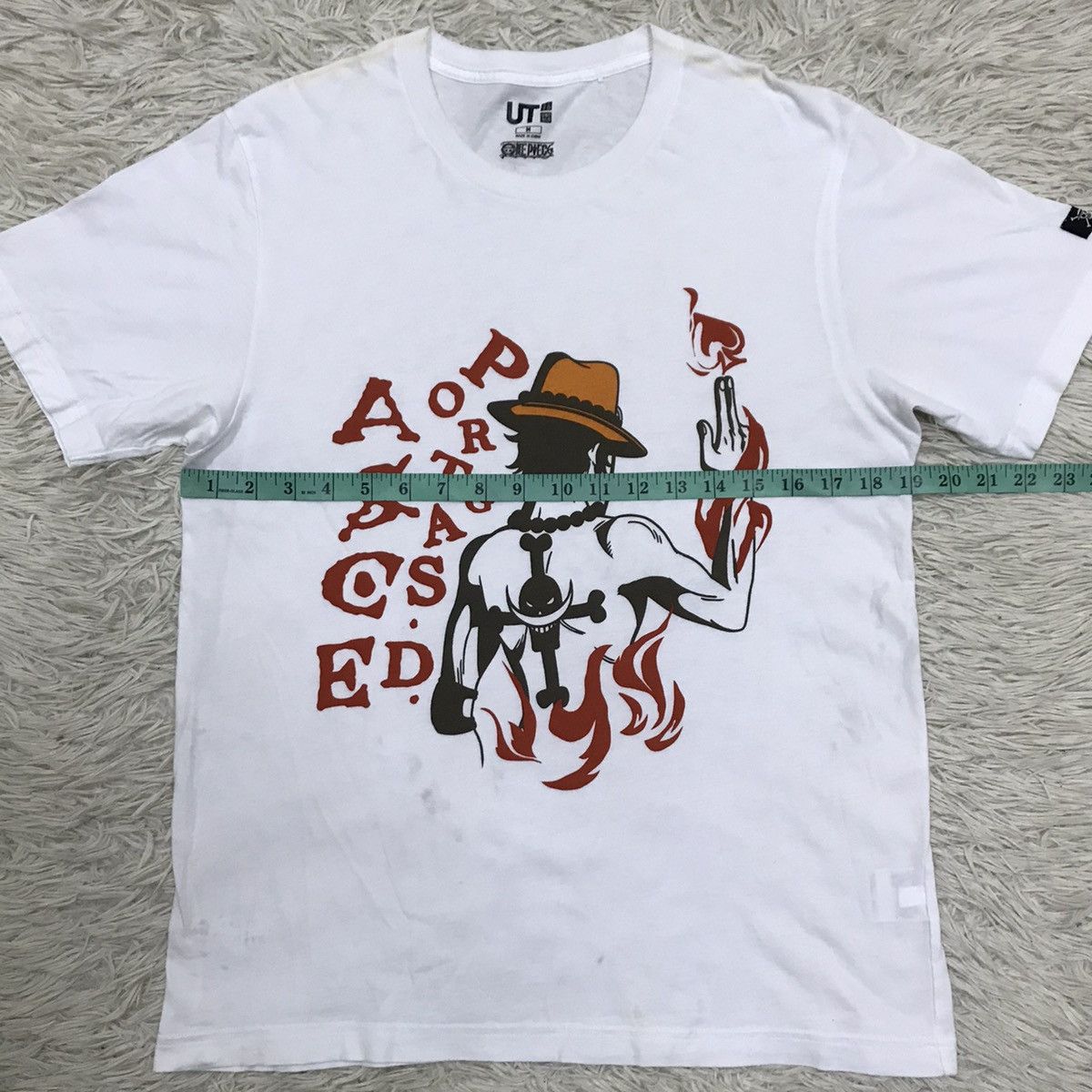Anime One piece x uniqlo Tshirt Size US S / EU 44-46 / 1 - 11 Thumbnail