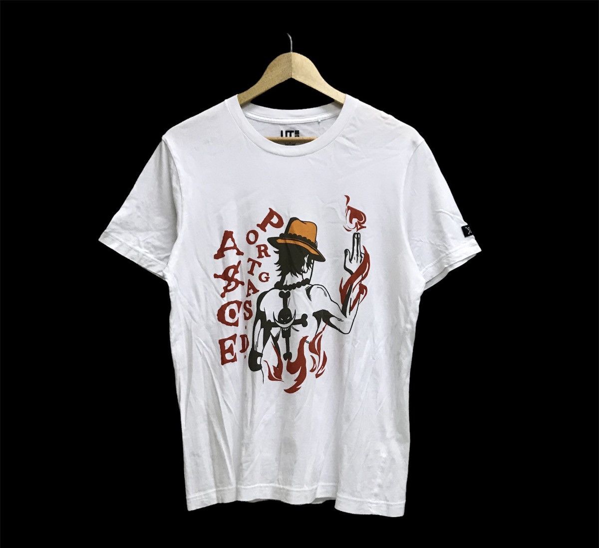 Anime One piece x uniqlo Tshirt Size US S / EU 44-46 / 1 - 1 Thumbnail