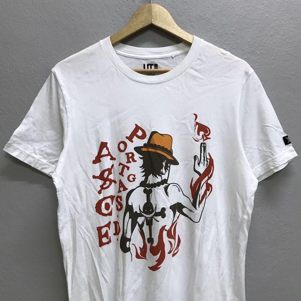 Anime One piece x uniqlo Tshirt Size US S / EU 44-46 / 1 - 4 Thumbnail