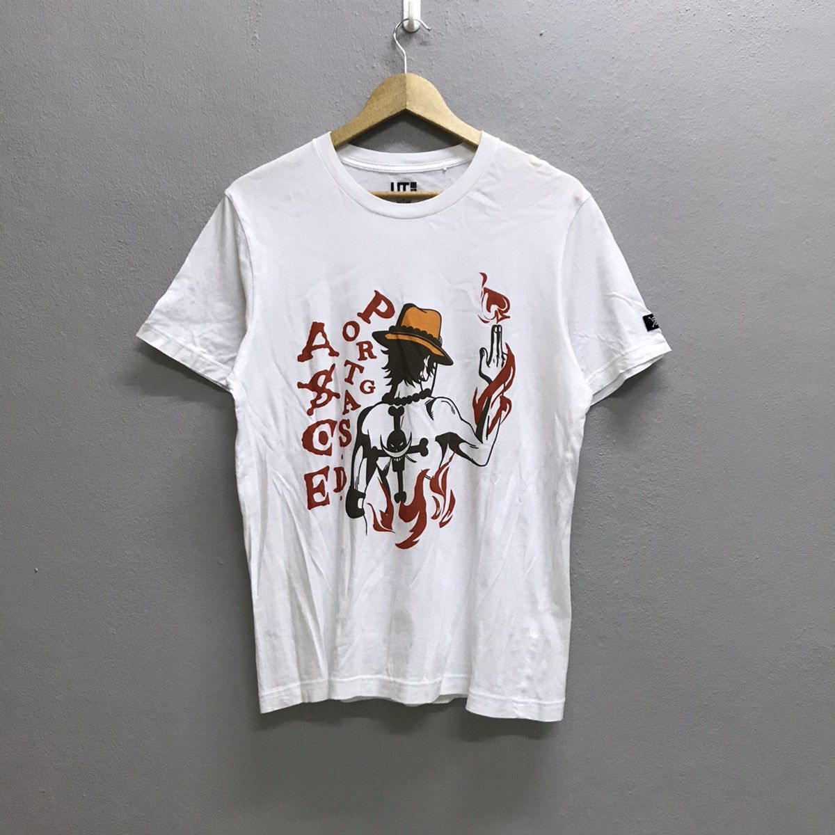 Anime One piece x uniqlo Tshirt Size US S / EU 44-46 / 1 - 3 Thumbnail