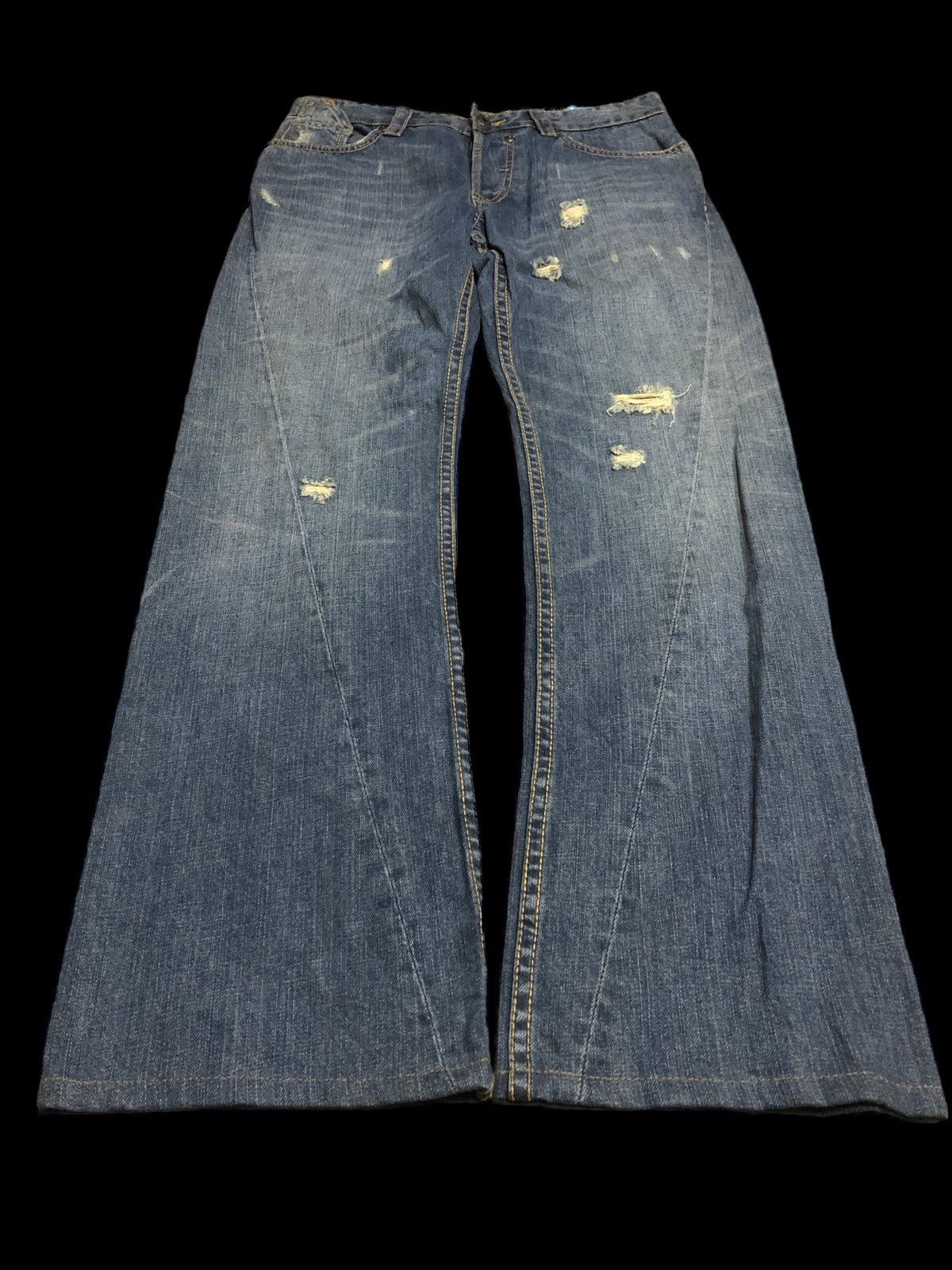 FCUK FCUK TWIST BUCKLE BACK DISTRESSED DENIM Size US 30 / EU 46 - 2 Thumbnail
