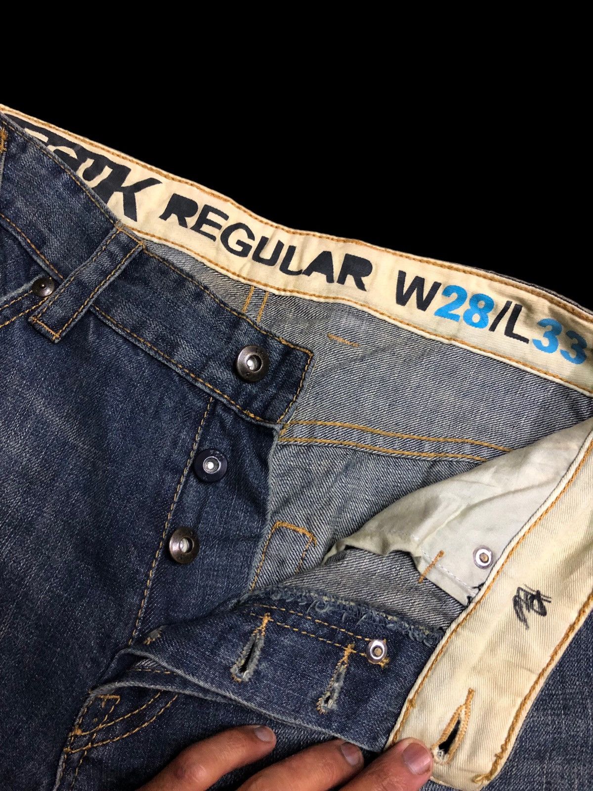 FCUK FCUK TWIST BUCKLE BACK DISTRESSED DENIM Size US 30 / EU 46 - 5 Thumbnail
