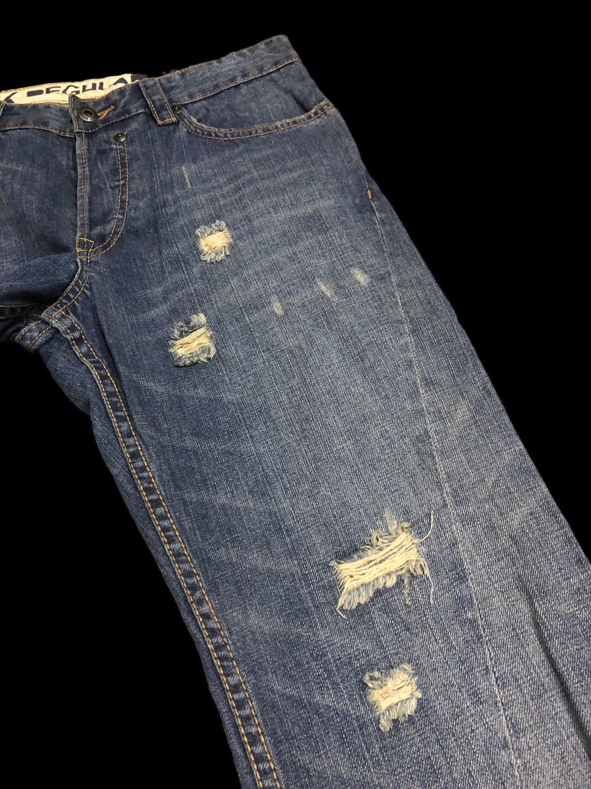 FCUK FCUK TWIST BUCKLE BACK DISTRESSED DENIM Size US 30 / EU 46 - 7 Thumbnail