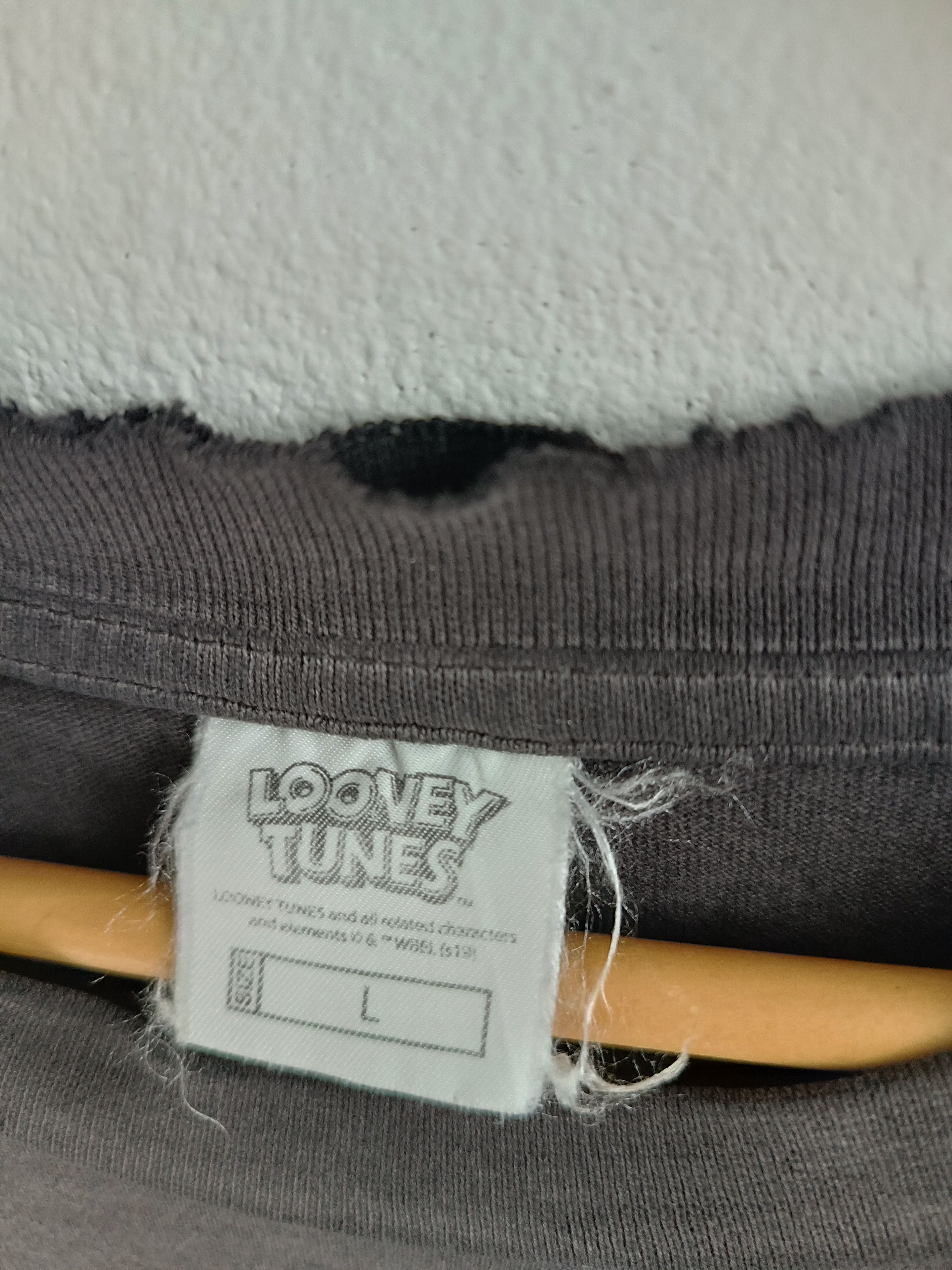 Vintage THRASHED FADED VINTAGE LOONEY TUNES SLEEVELESS Size US L / EU 52-54 / 3 - 6 Thumbnail