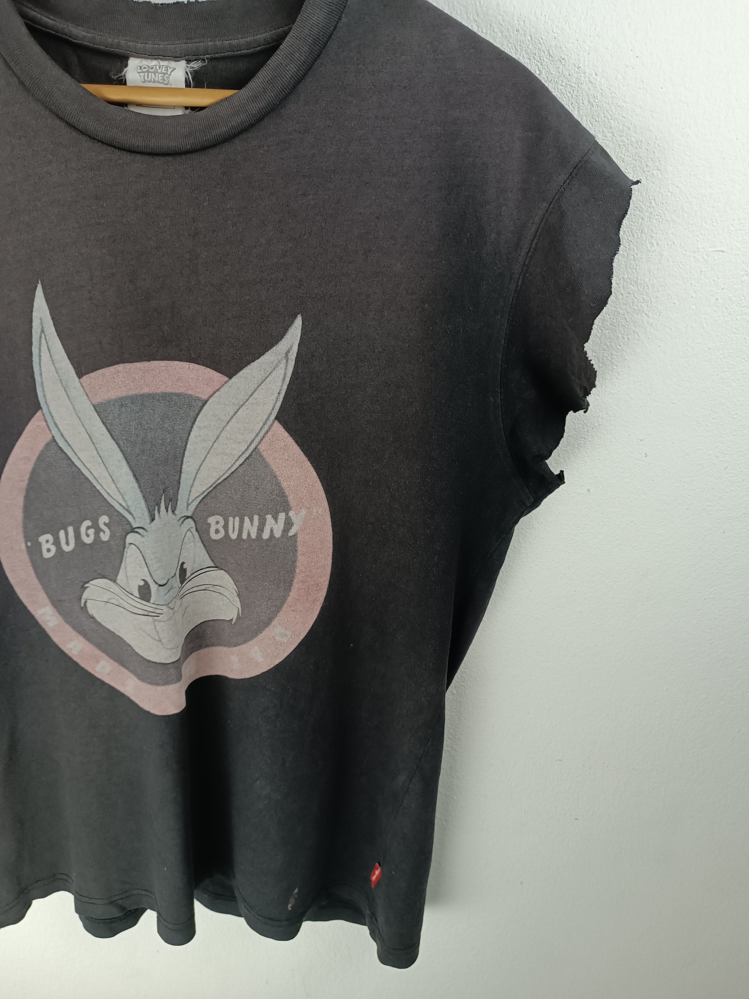 Vintage THRASHED FADED VINTAGE LOONEY TUNES SLEEVELESS Size US L / EU 52-54 / 3 - 10 Thumbnail