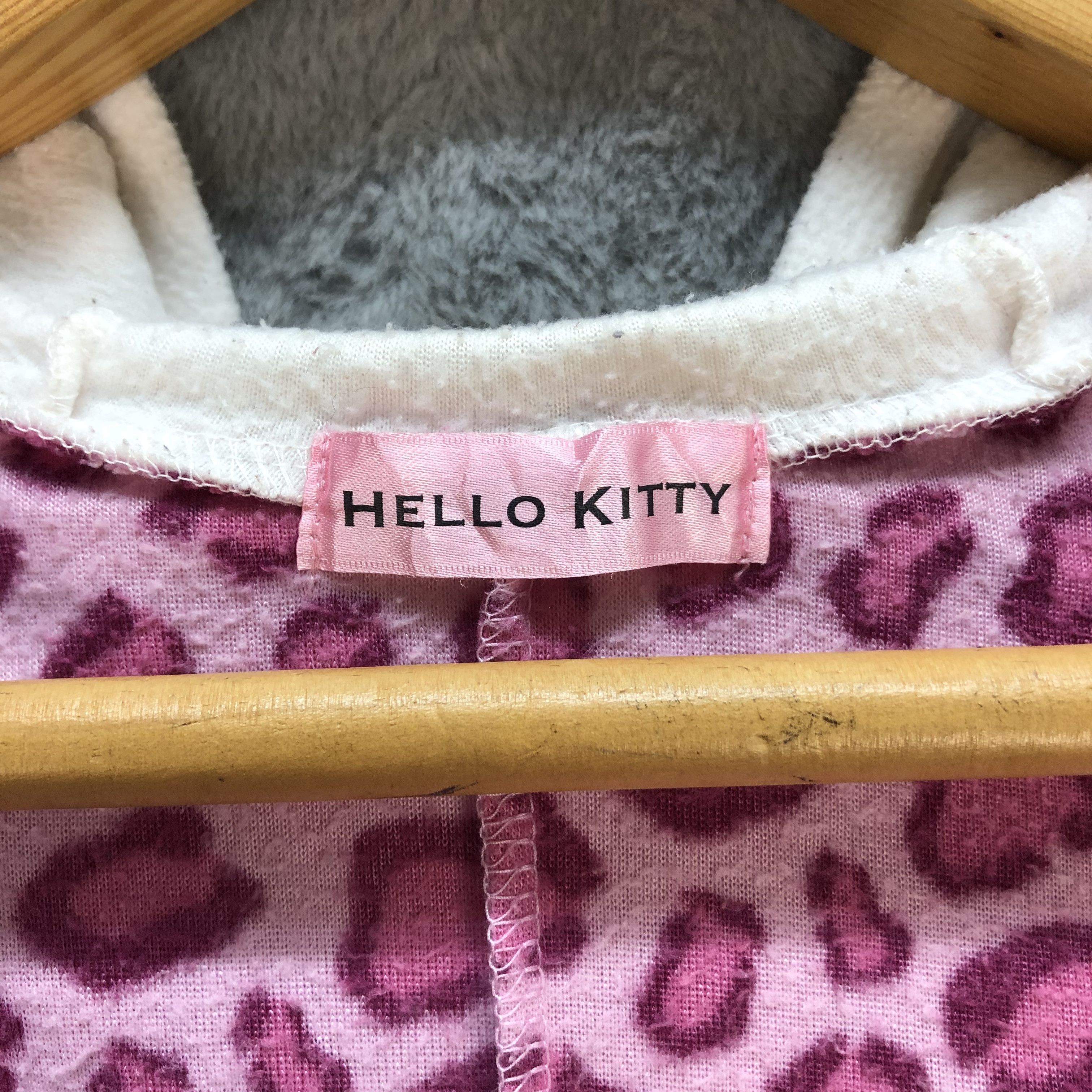 Japanese Brand VINTAGE HELLO KITTY COSTUME FLEECE #7144-112 Size US 36 / EU 52 - 8 Thumbnail