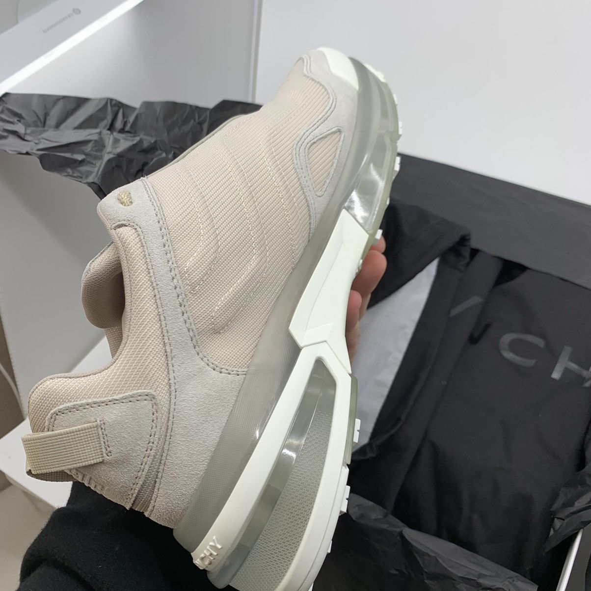 Givenchy Givenchy Men's Light Runner Suede Sneaker Cream Size US 10 / EU 43 - 10 Thumbnail