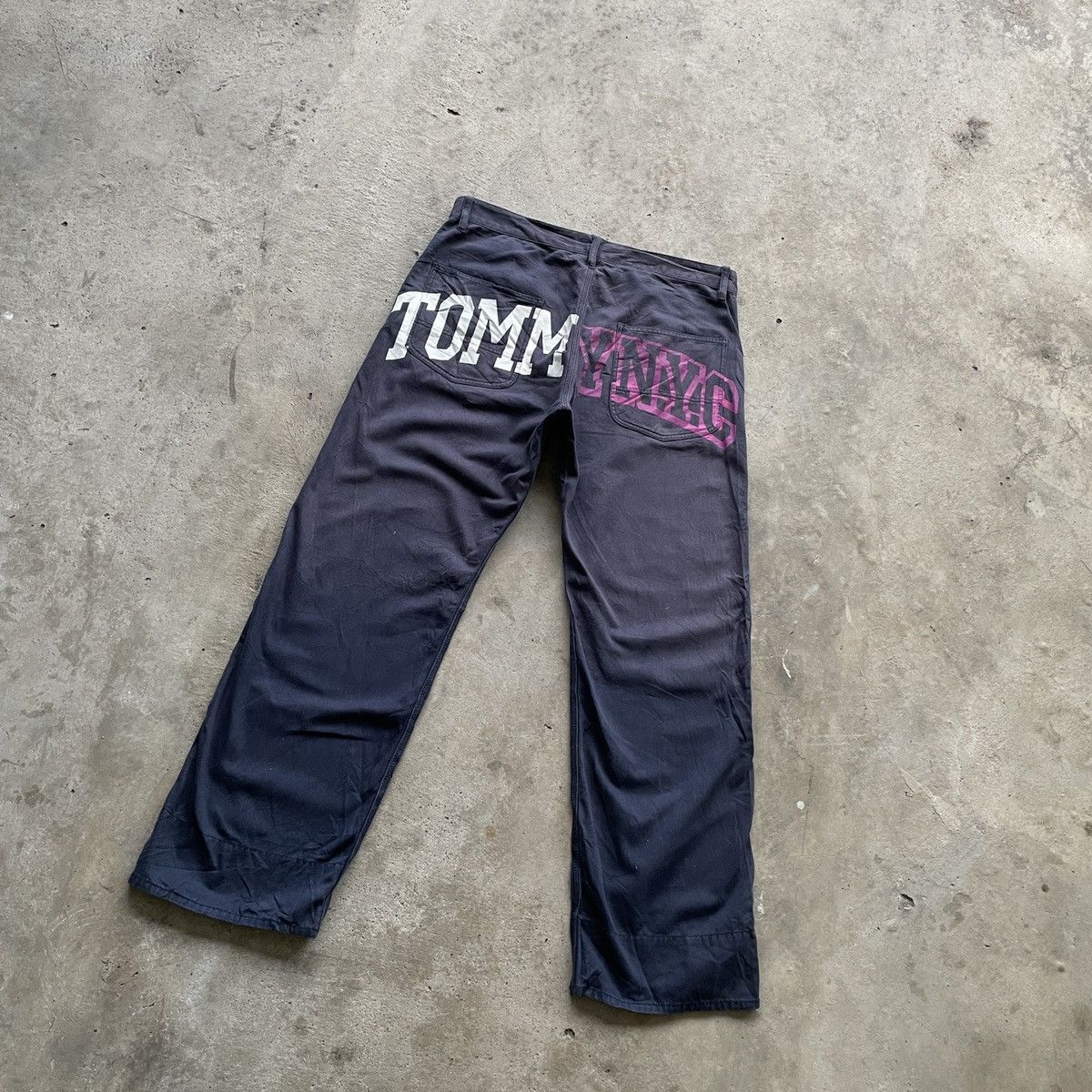 Japanese Brand Vintage Tommy Spell Logo Faded Trousers Casual Pants W35x30 Size US 35 - 1 Thumbnail