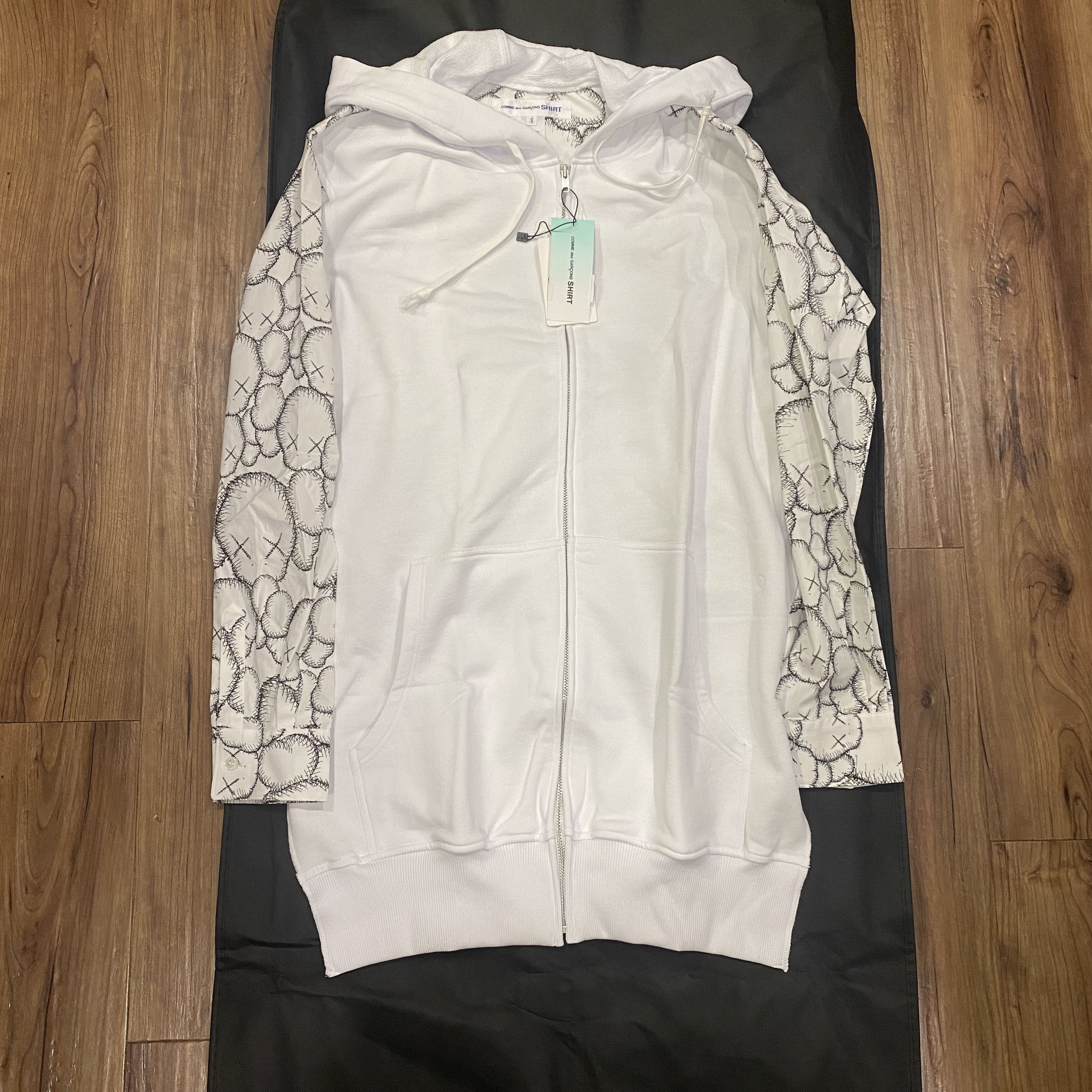 Comme des Garcons SHIRT × Kaws Original $800 Size US S / EU 44-46 / 1 - 1 Thumbnail