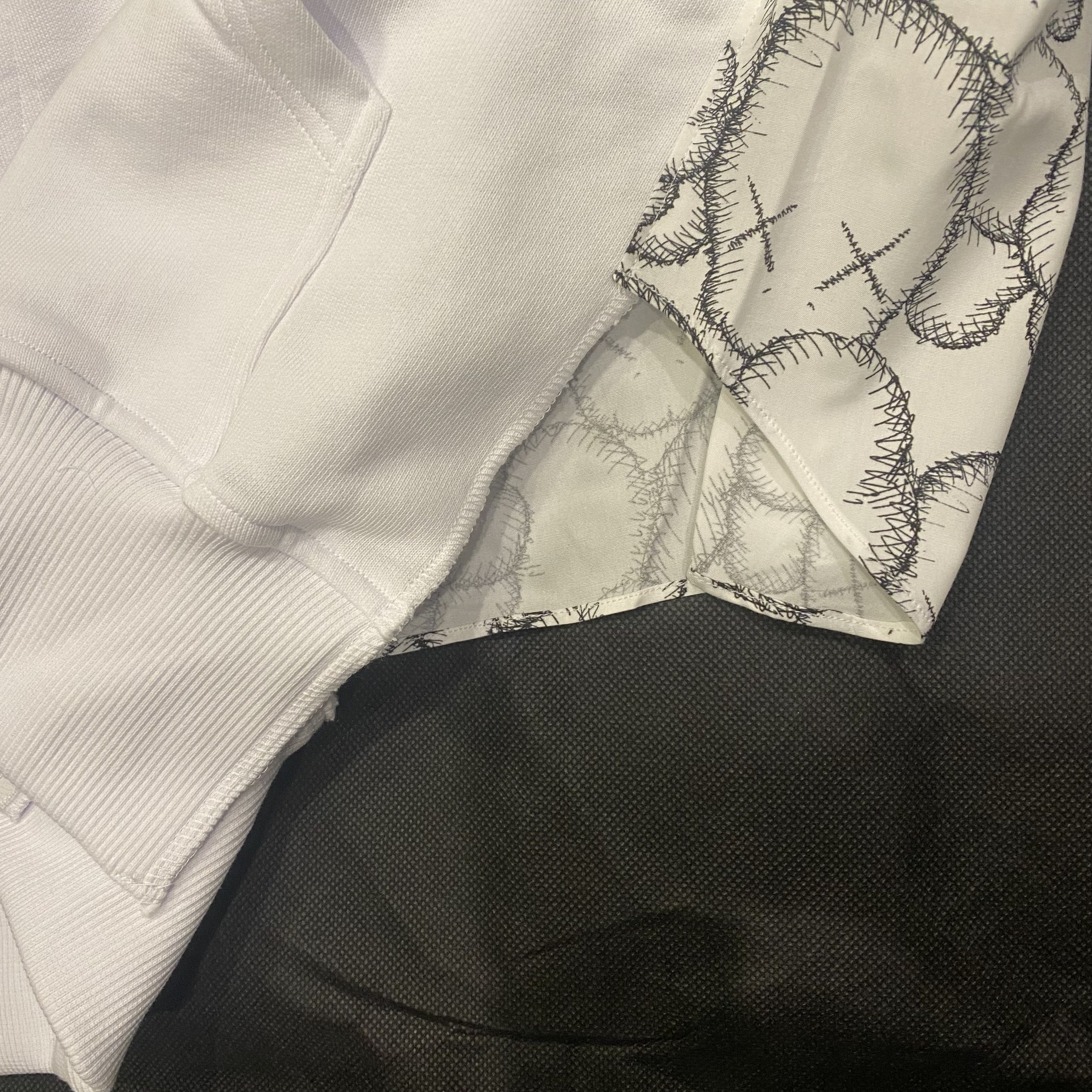 Comme des Garcons SHIRT × Kaws Original $800 Size US S / EU 44-46 / 1 - 2 Thumbnail