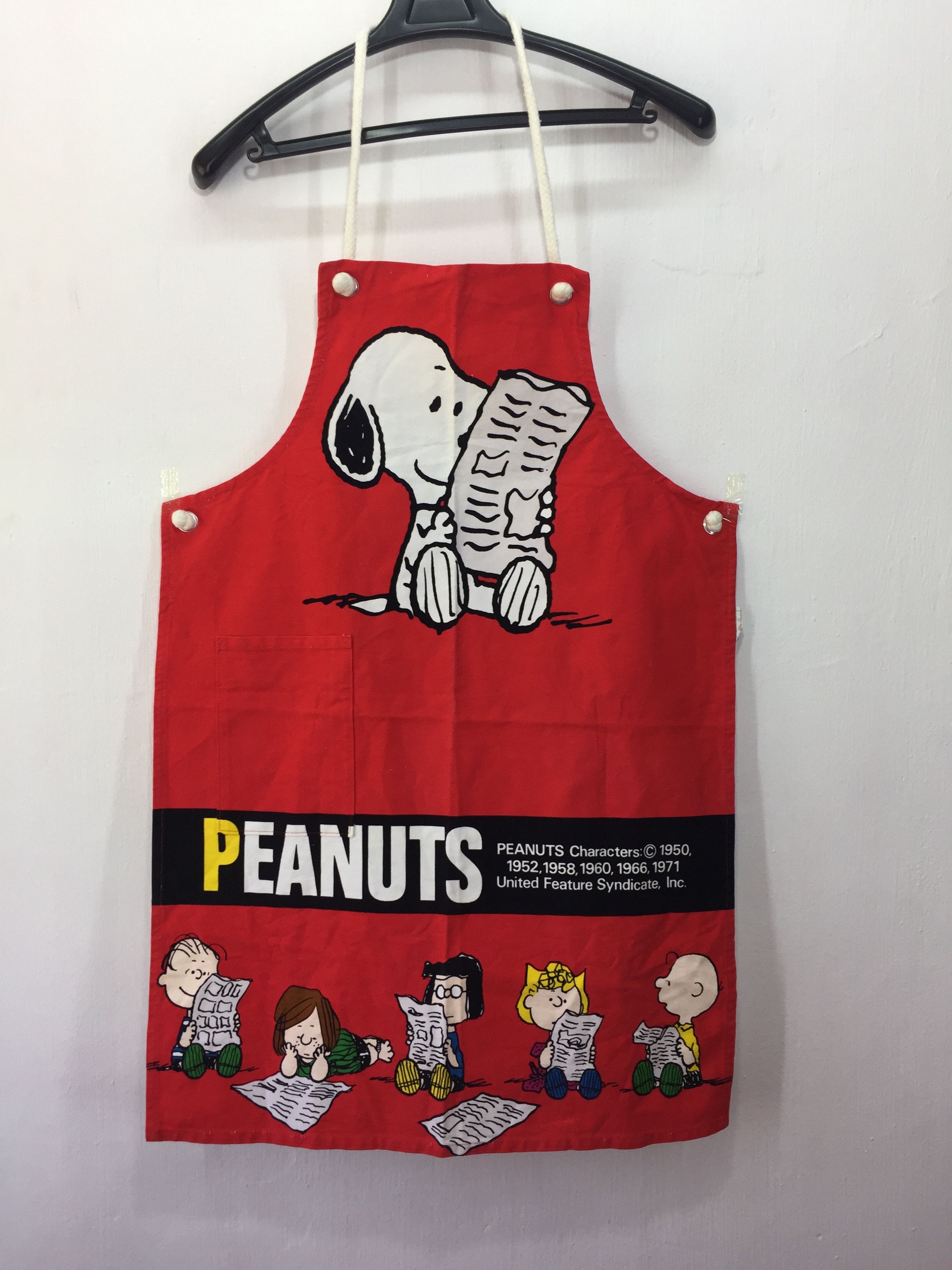image of Cartoon Network x Vintage VTG Snoopy Peanuts Apron in Red, Men's