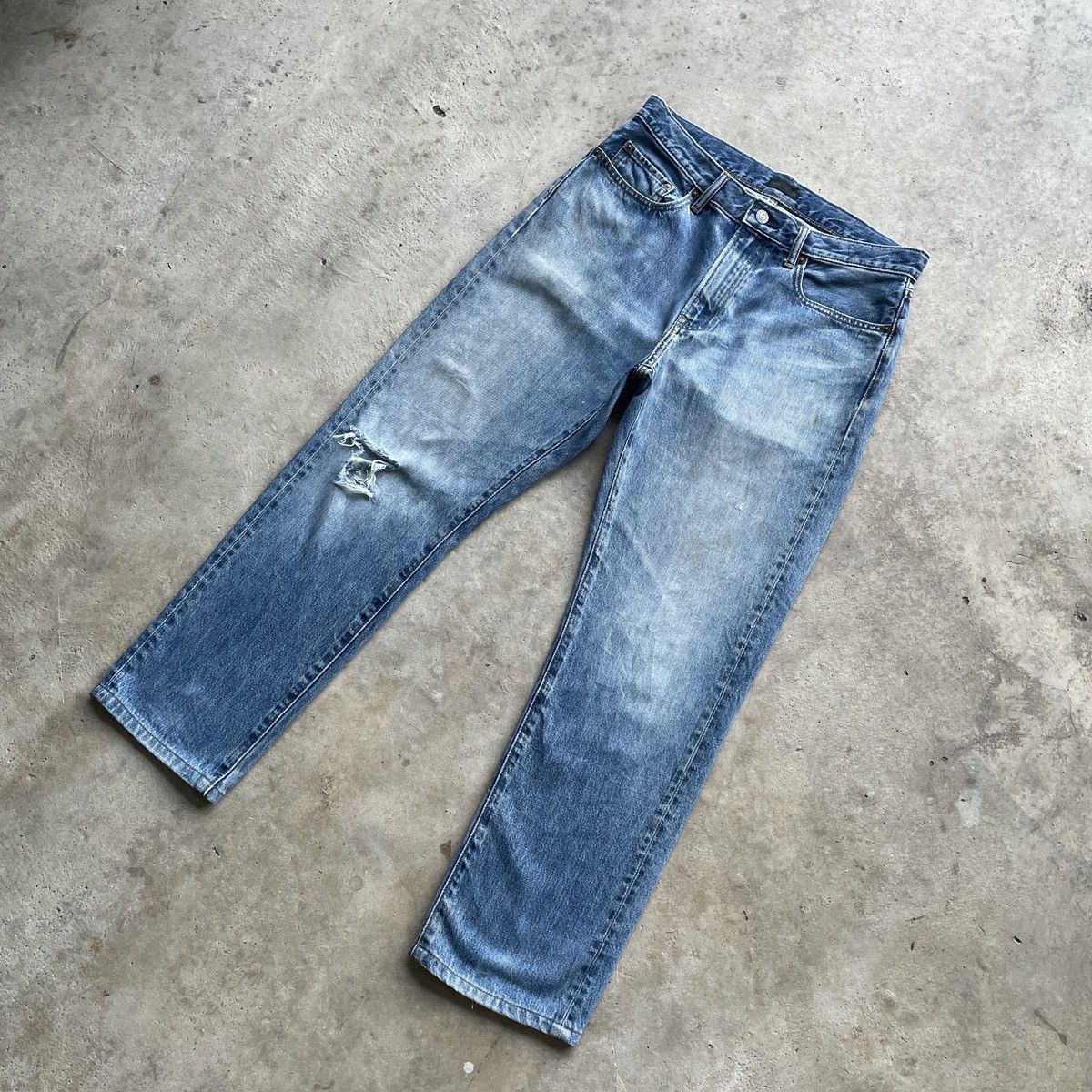 Japanese Brand Vintage Japanese Faded Distressed Denim Jeans Pants W32x27.5 Size US 32 / EU 48 - 2 Thumbnail