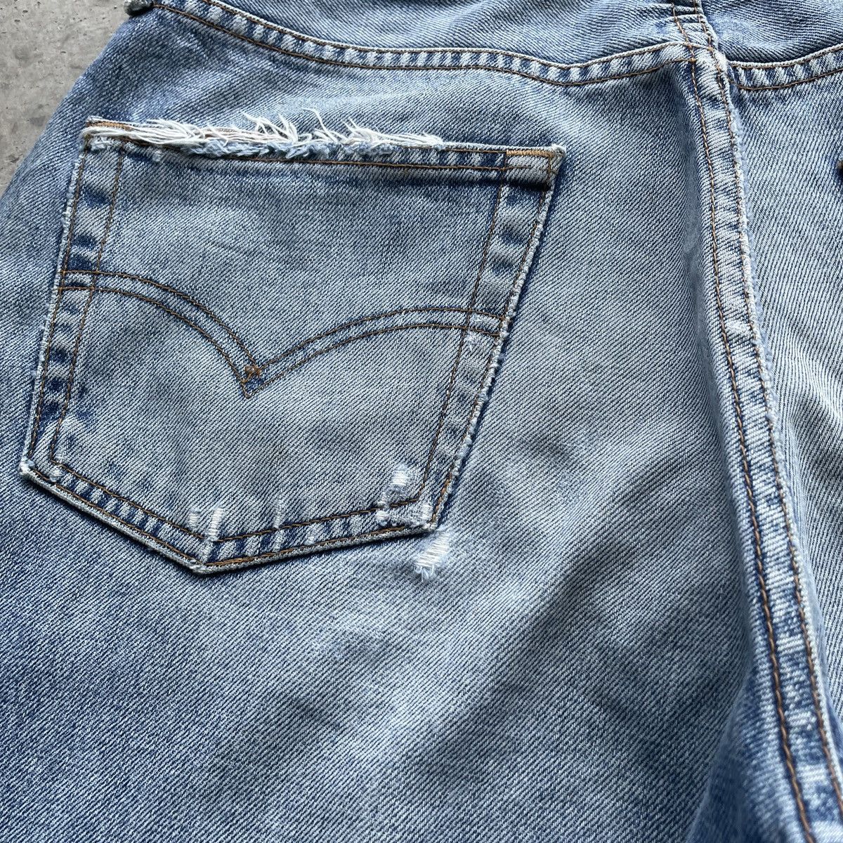 Levi's Vintage Levi’s Distressed Faded Denim Jeans Pants Baggy W31 Size US 31 - 12 Thumbnail