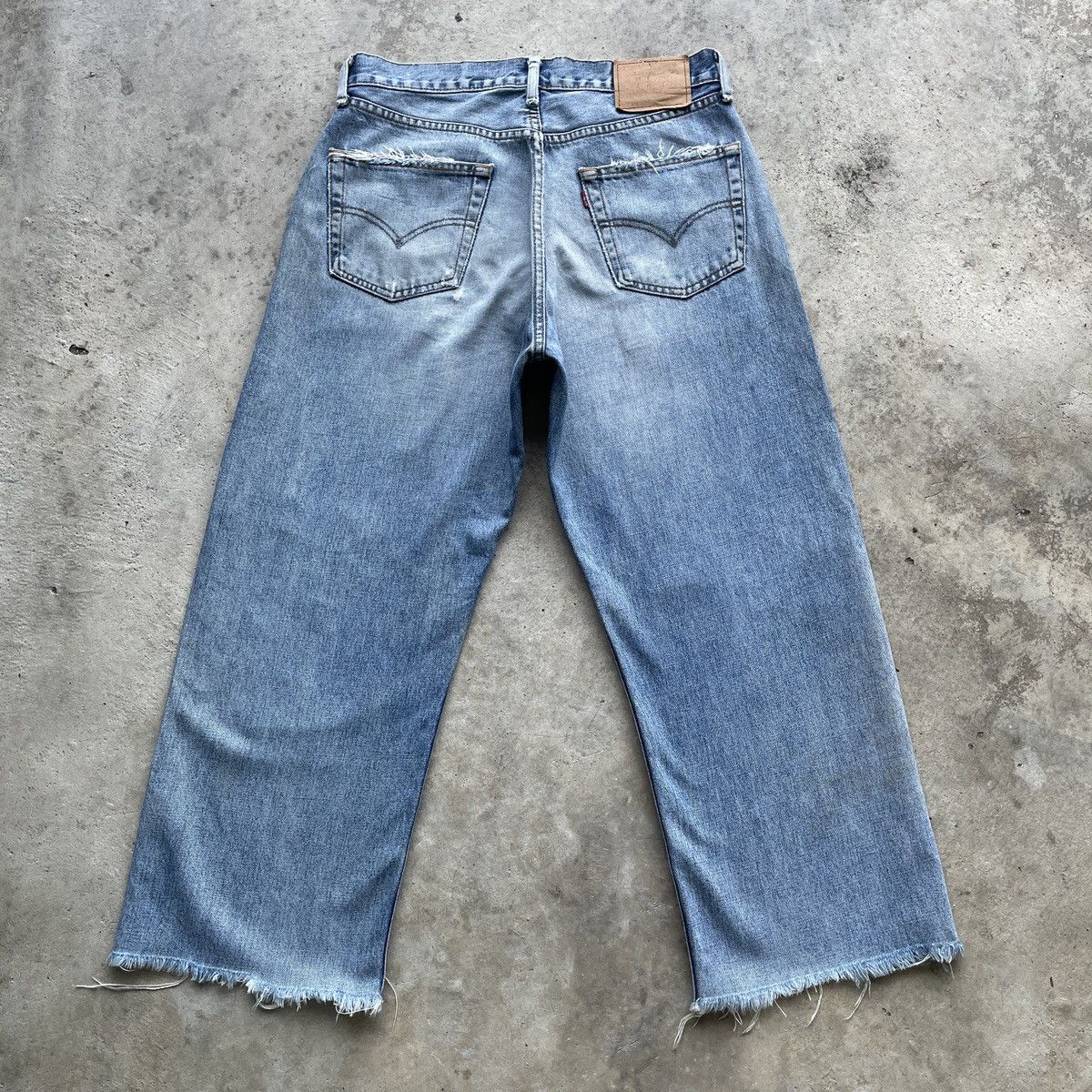 Levi's Vintage Levi’s Distressed Faded Denim Jeans Pants Baggy W31 Size US 31 - 15 Thumbnail